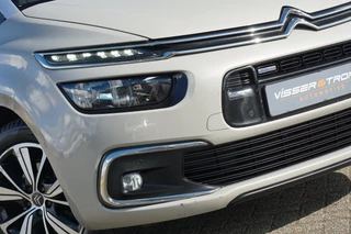 Citroen Grand C4 Picasso 1.2 130PK Shine AUT | Sable | JBL/Massagestoelen/Carplay/Camera/Trekhaak - Bomvolle familiekoets!