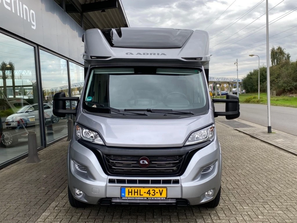 Hoofdafbeelding Adria Coral Supreme 670 Dc Queensbed E&p L