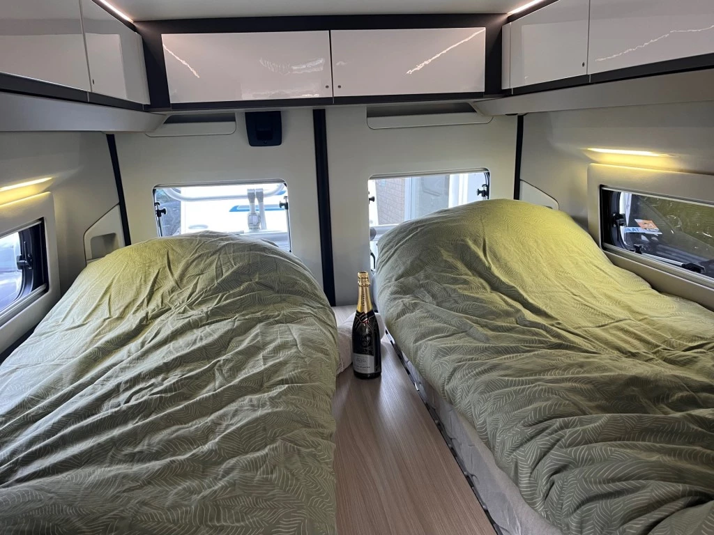 Hoofdafbeelding Adria Twin 640 Slb Plus Enkele Bedden 2x Airco