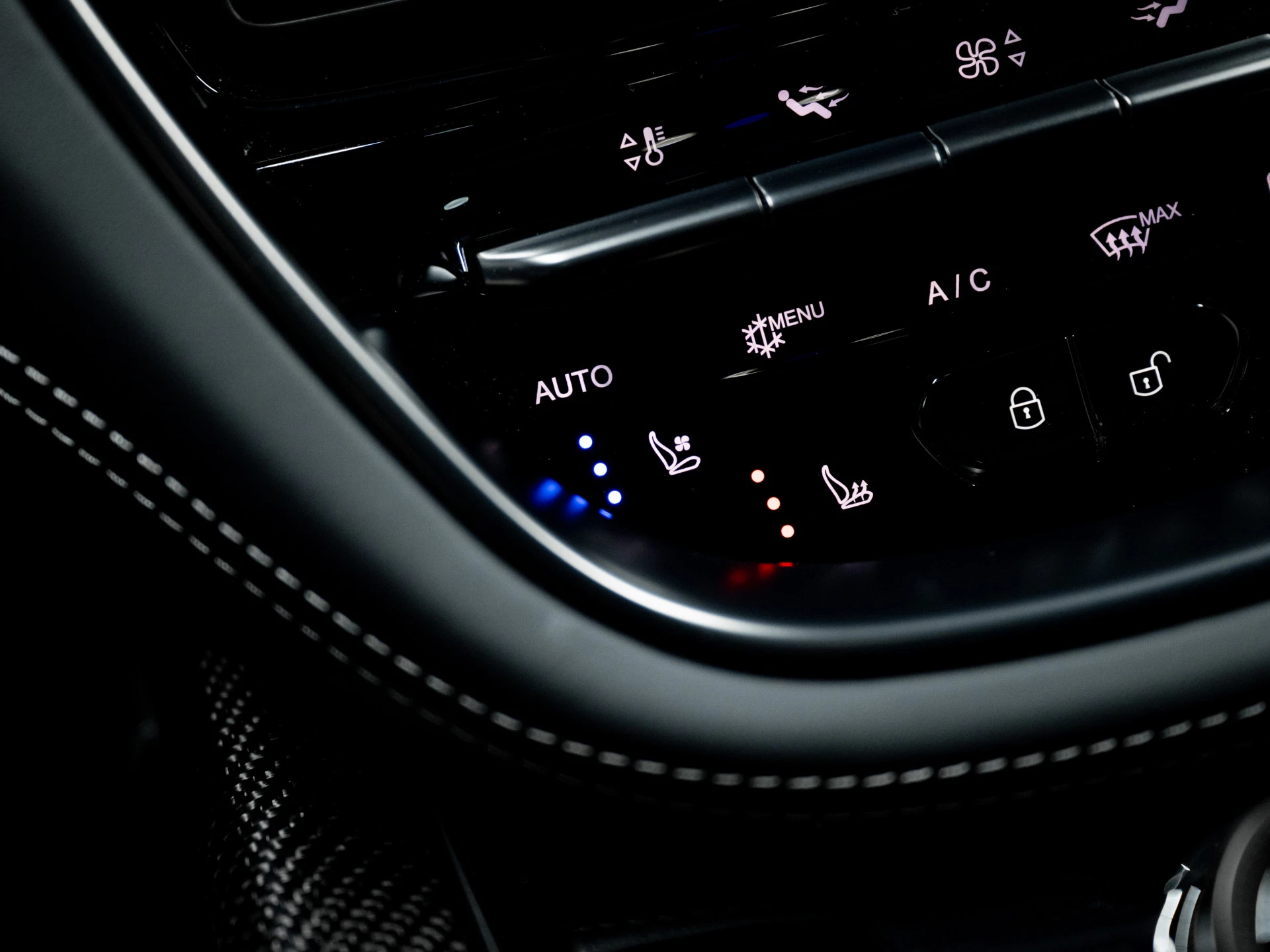 Hoofdafbeelding Aston Martin DBX