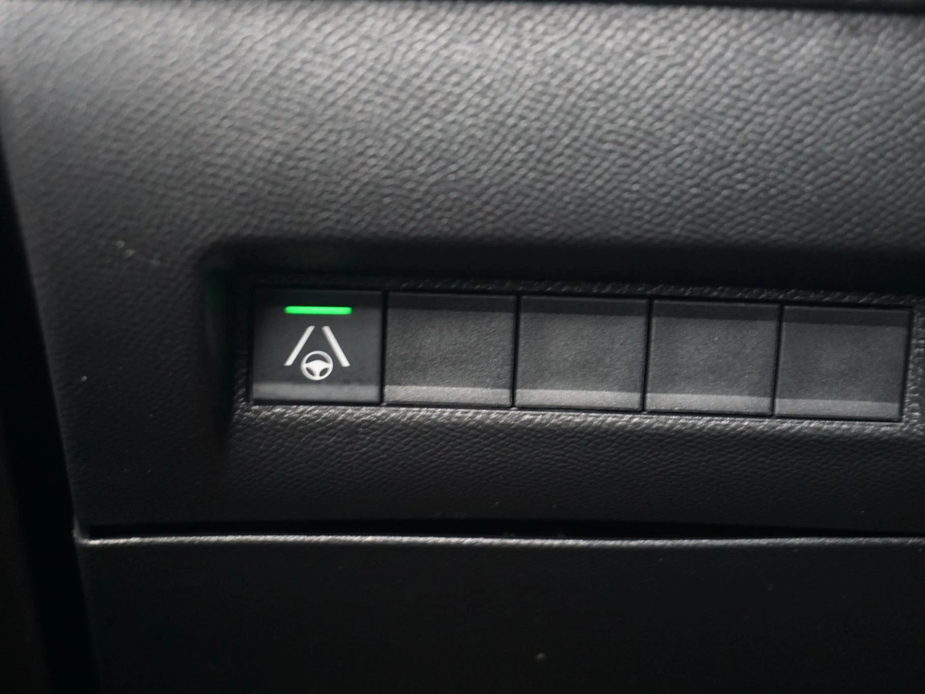 Hoofdafbeelding Peugeot e-2008