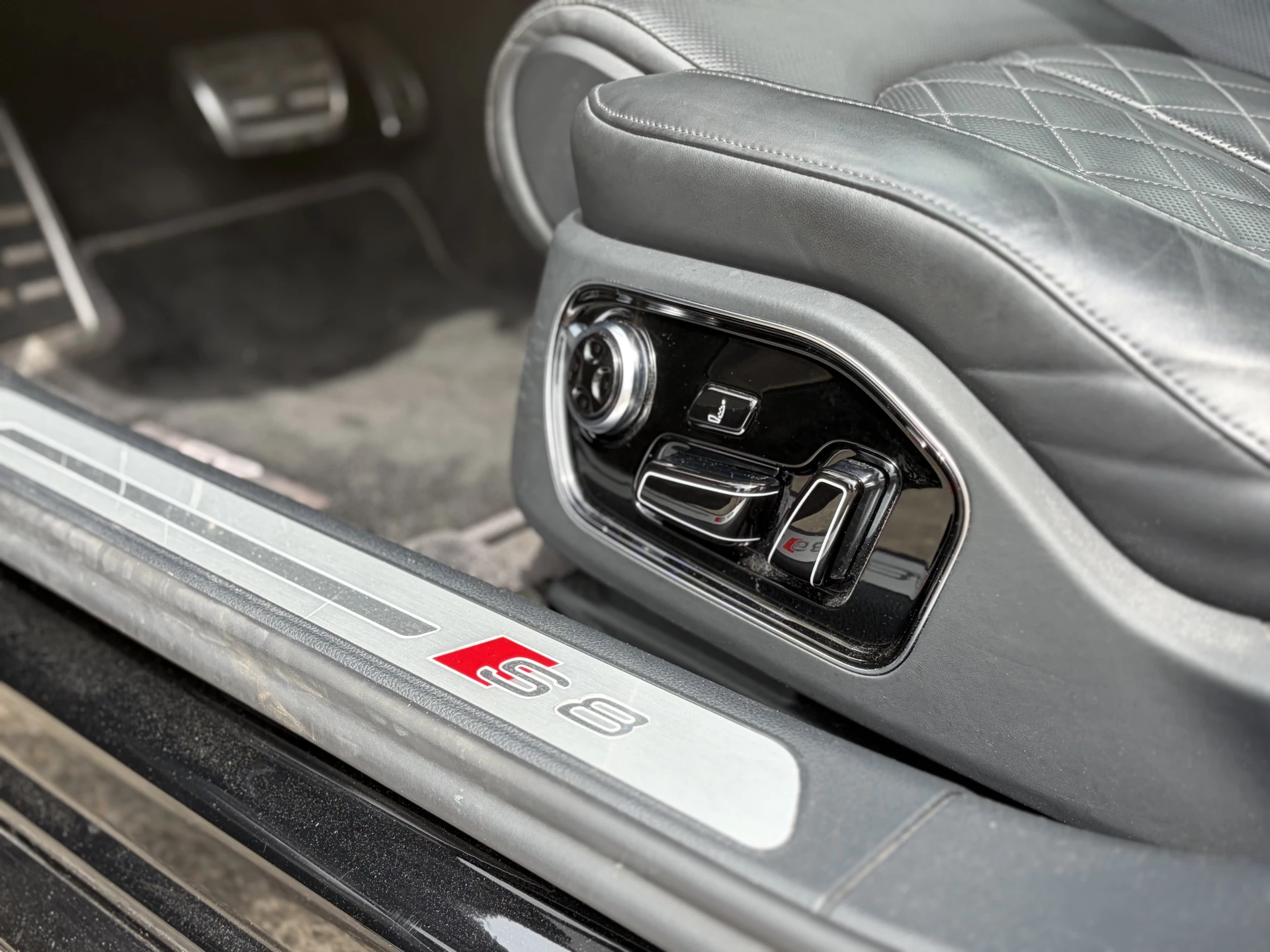 Hoofdafbeelding Audi A8