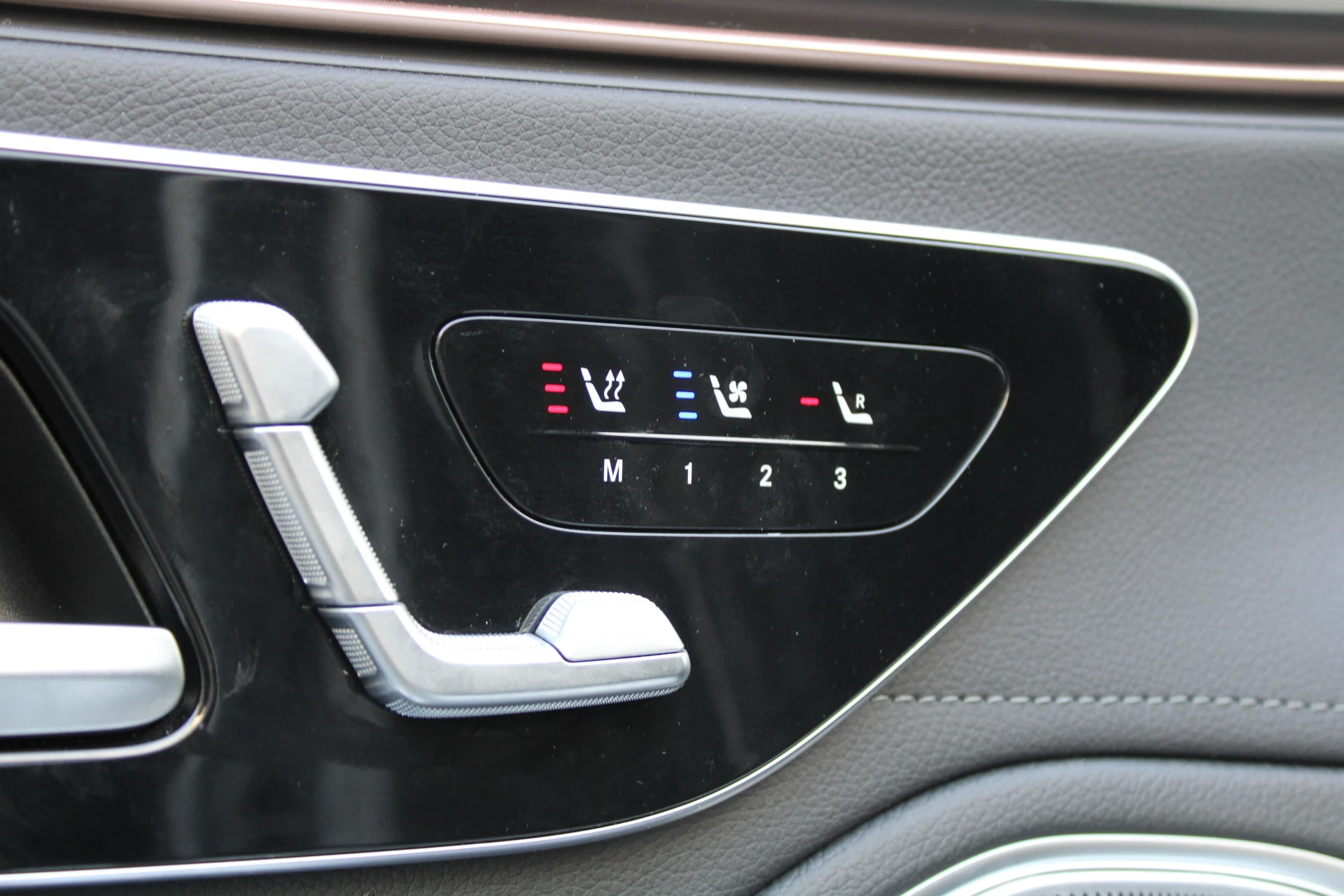 Hoofdafbeelding Mercedes-Benz EQS