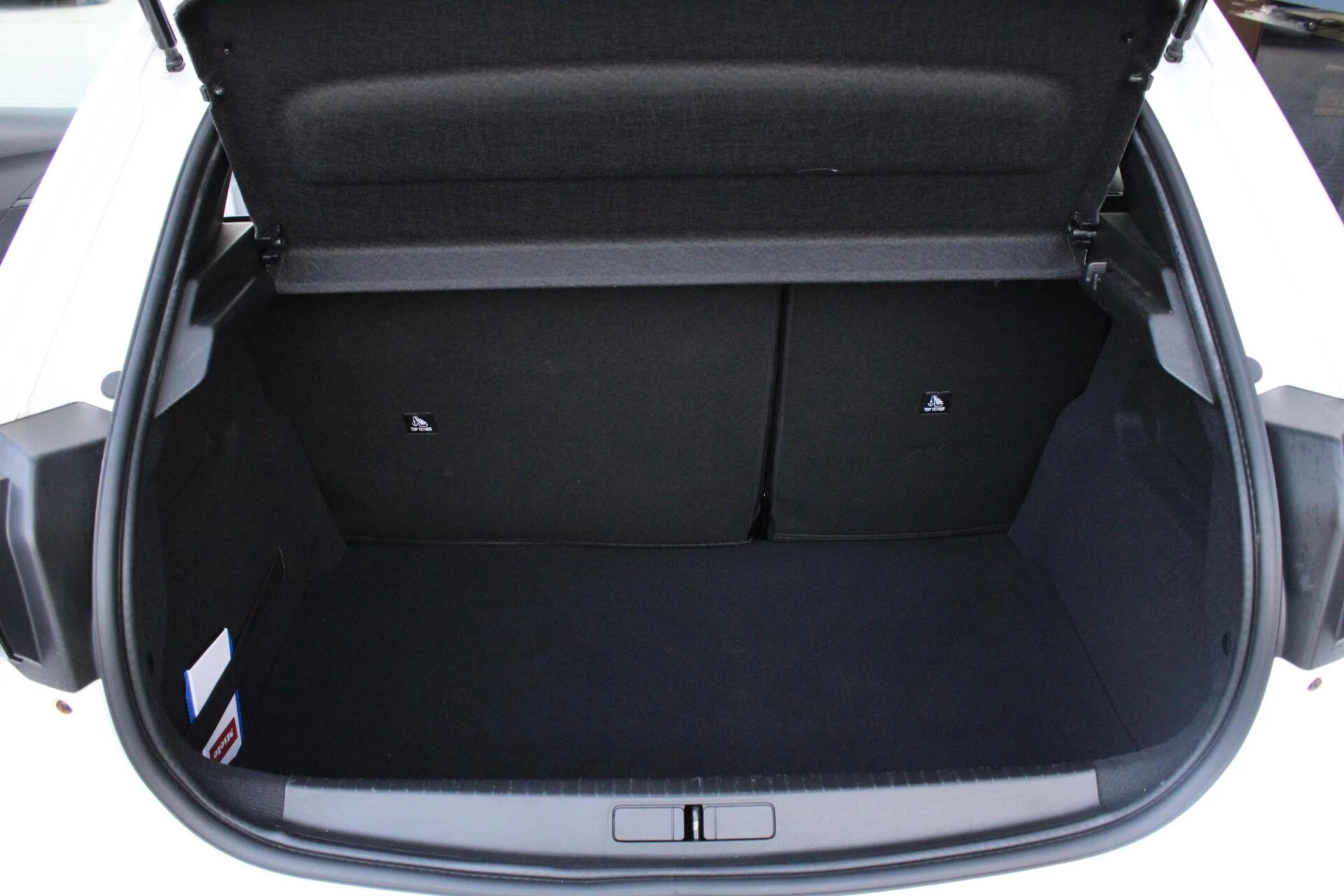 Hoofdafbeelding Peugeot e-208