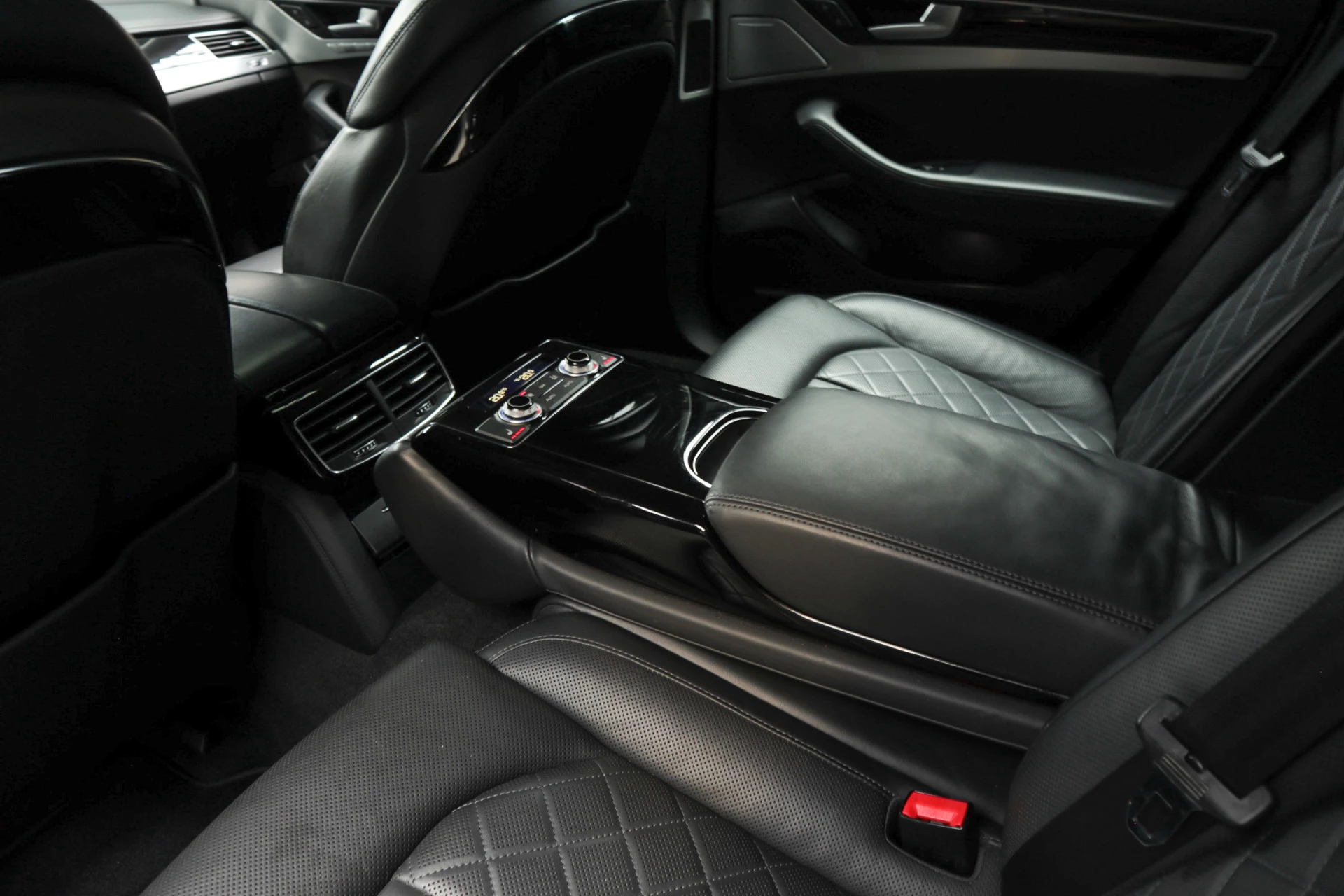 Hoofdafbeelding Audi A8