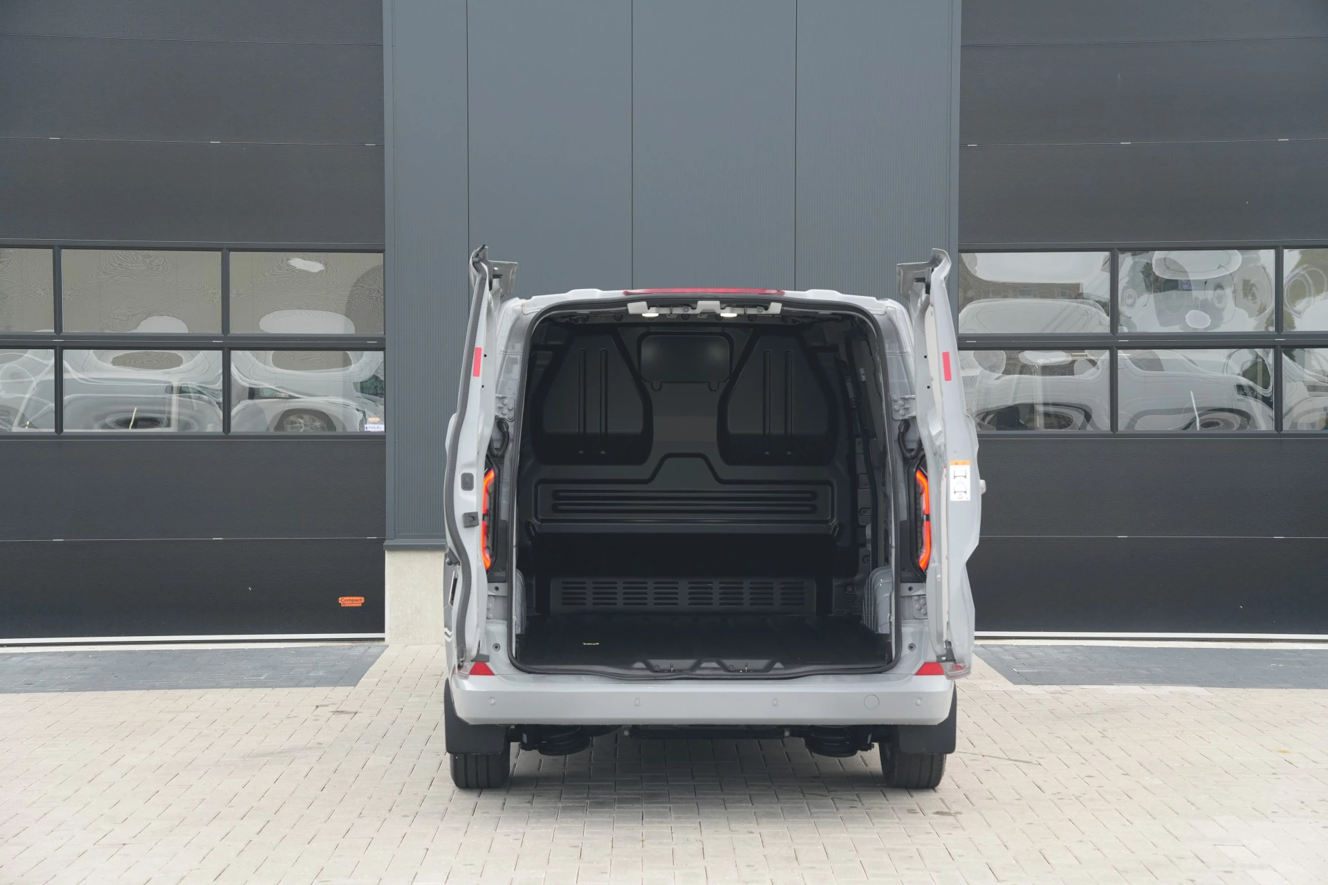 Hoofdafbeelding Ford E-Transit Custom