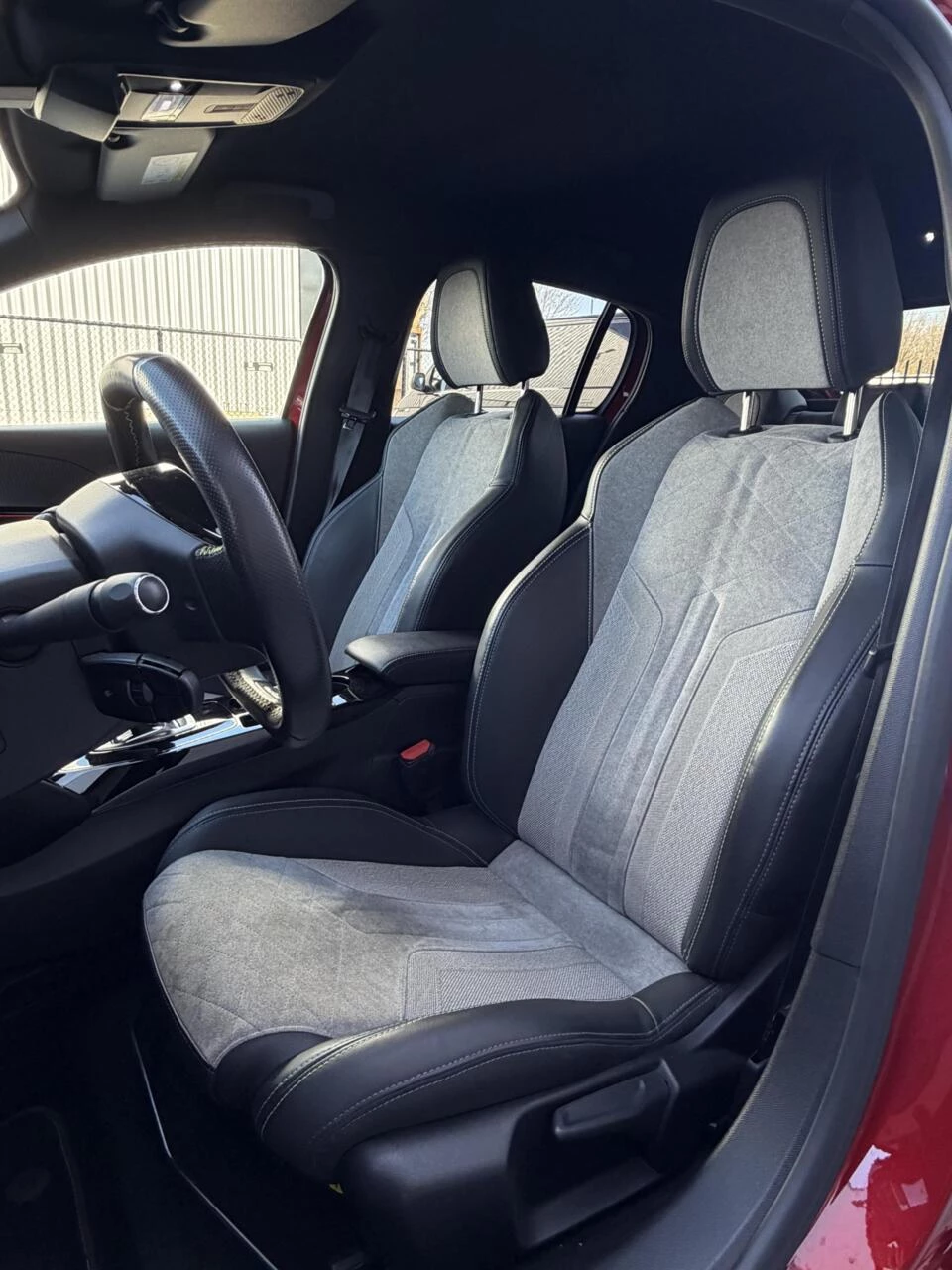 Hoofdafbeelding Peugeot e-208