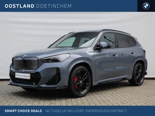 BMW iX1 eDrive20 High Executive M Sport / Panoramadak / Trekhaak / Comfort Access / M Adaptief onderstel / Head-Up / Adaptieve LED / Parking Assistant Plus / Frontsplitter / Diffuser achter