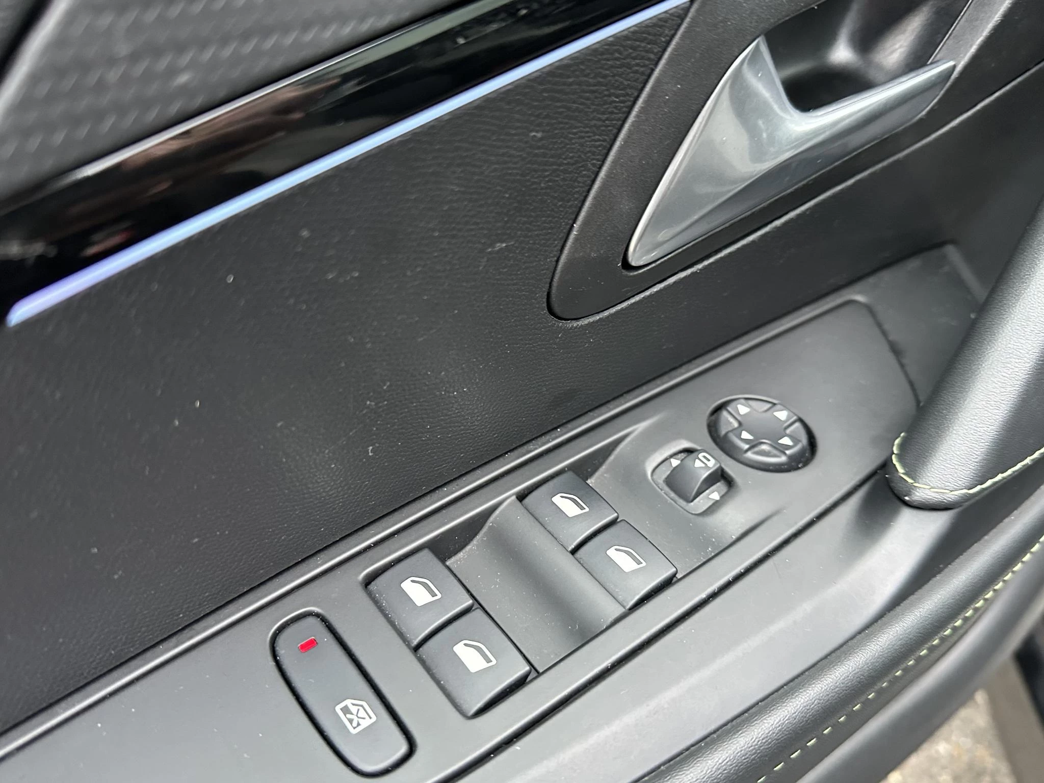 Hoofdafbeelding Peugeot e-208