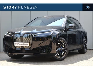 BMW iX xDrive40 High Executive / Sportpakket / Panoramadak / Trekhaak / Laserlight / Parking Assistant Professional / Adaptief onderstel / Comfort Access / Harman Kardon / Live Cockpit Professional