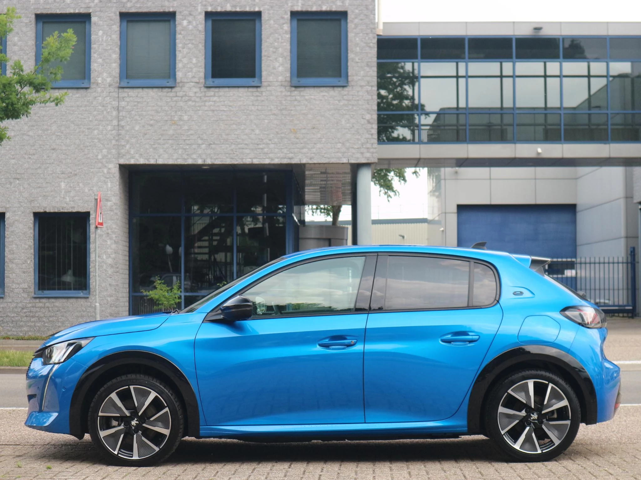 Hoofdafbeelding Peugeot e-208
