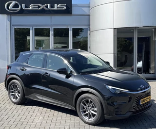 Hoofdafbeelding Lexus LBX Lexus LBX 2WD STOELVERW STUURVERW PARK-SENSOR BLIND-SPOT CARPLAY LENDESTEUN