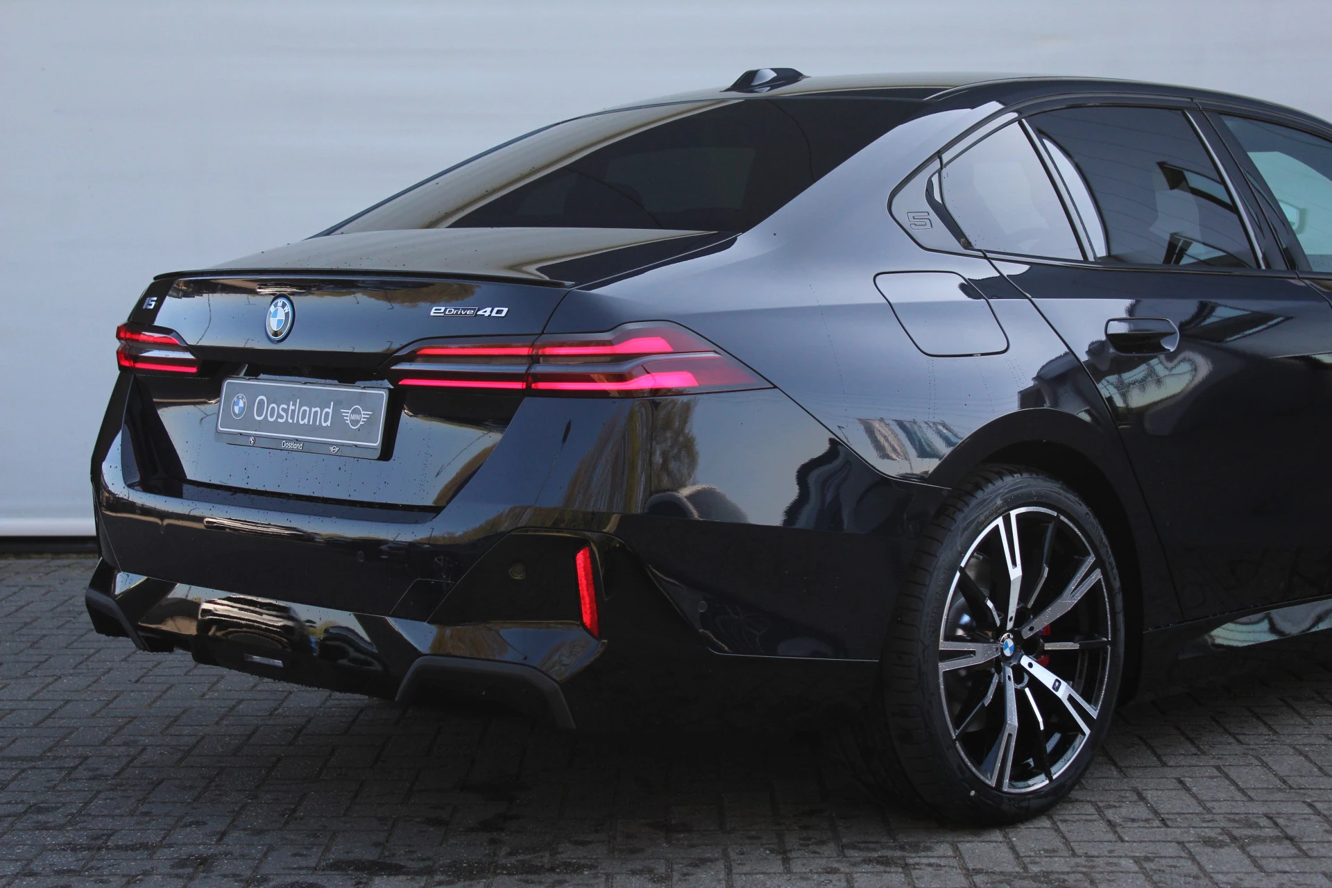 Hoofdafbeelding BMW i5