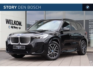 Hoofdafbeelding BMW iX1 BMW iX1 eDrive20 M Sport / Panoramadak / Sportstoelen / Achteruitrijcamera / M Adaptief onderstel / Parking Assistant