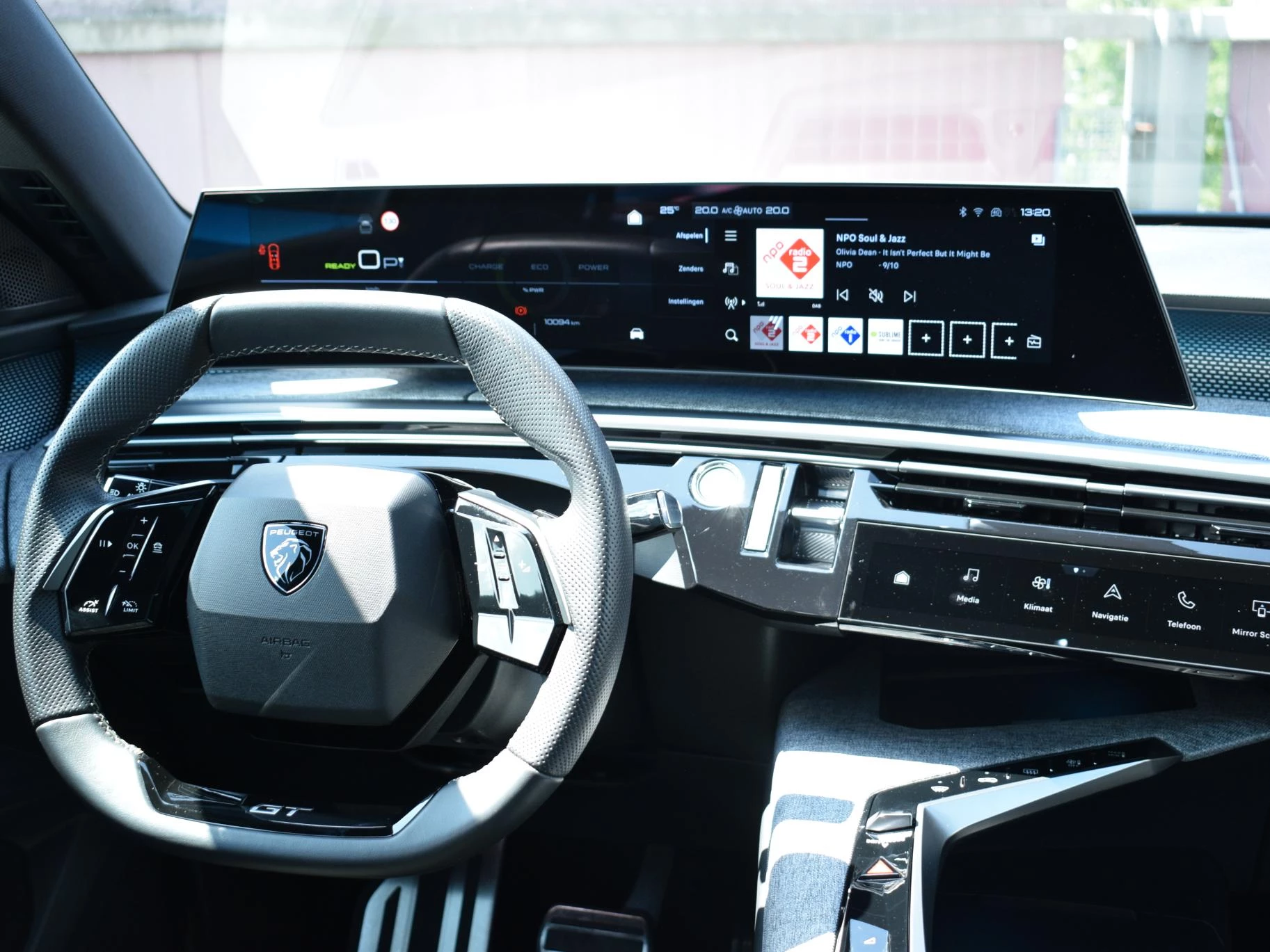Hoofdafbeelding Peugeot e-3008