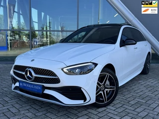 Hoofdafbeelding Mercedes-Benz C-Klasse Mercedes-Benz C-klasse Estate 300e Plug in Hybride AMG Night 333pk Panoramadak / 360 Camera / Elekt Trekhaak