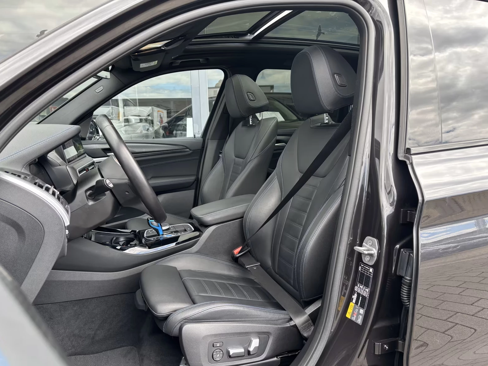 Hoofdafbeelding BMW iX3