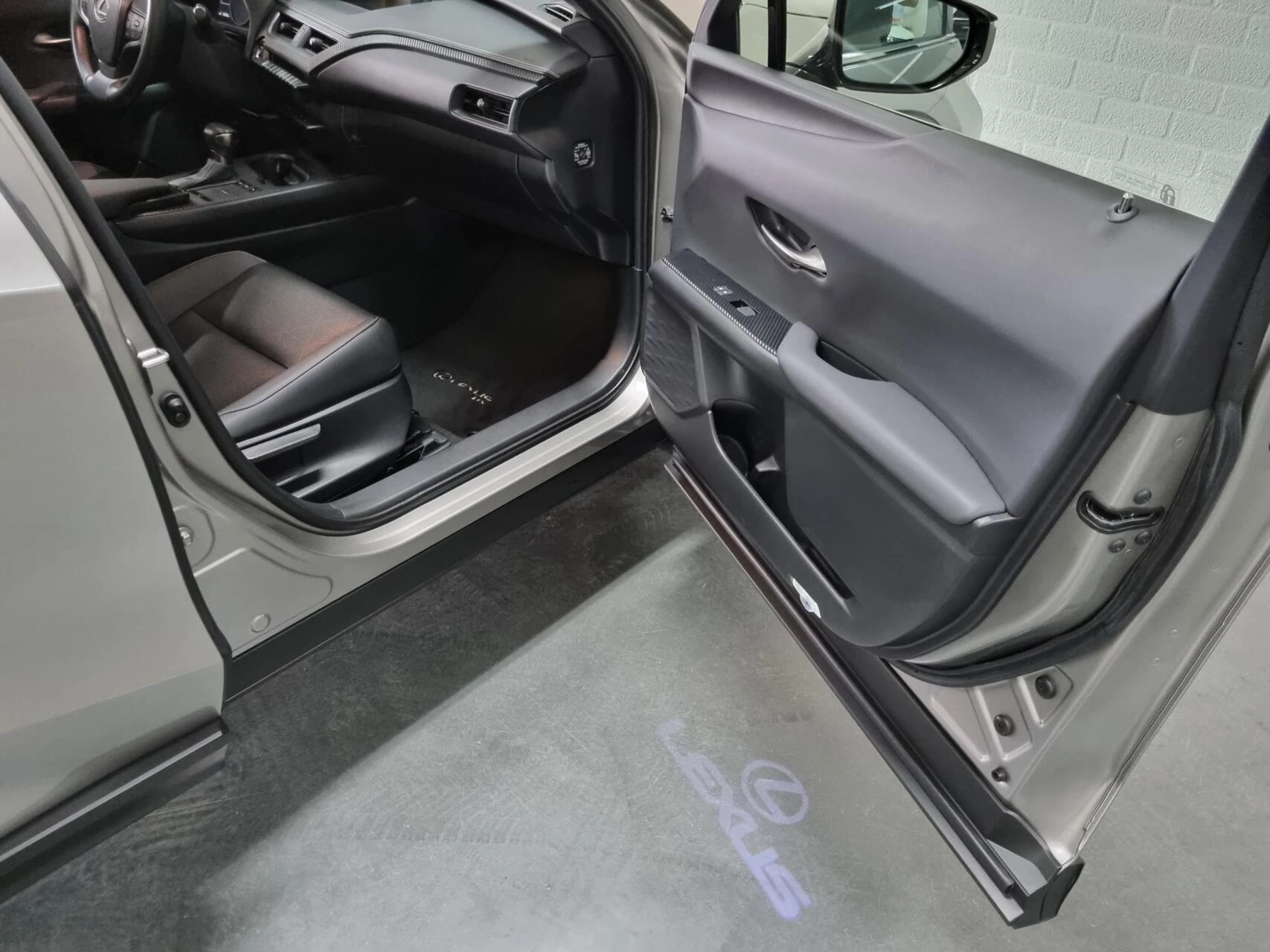 Hoofdafbeelding Lexus UX