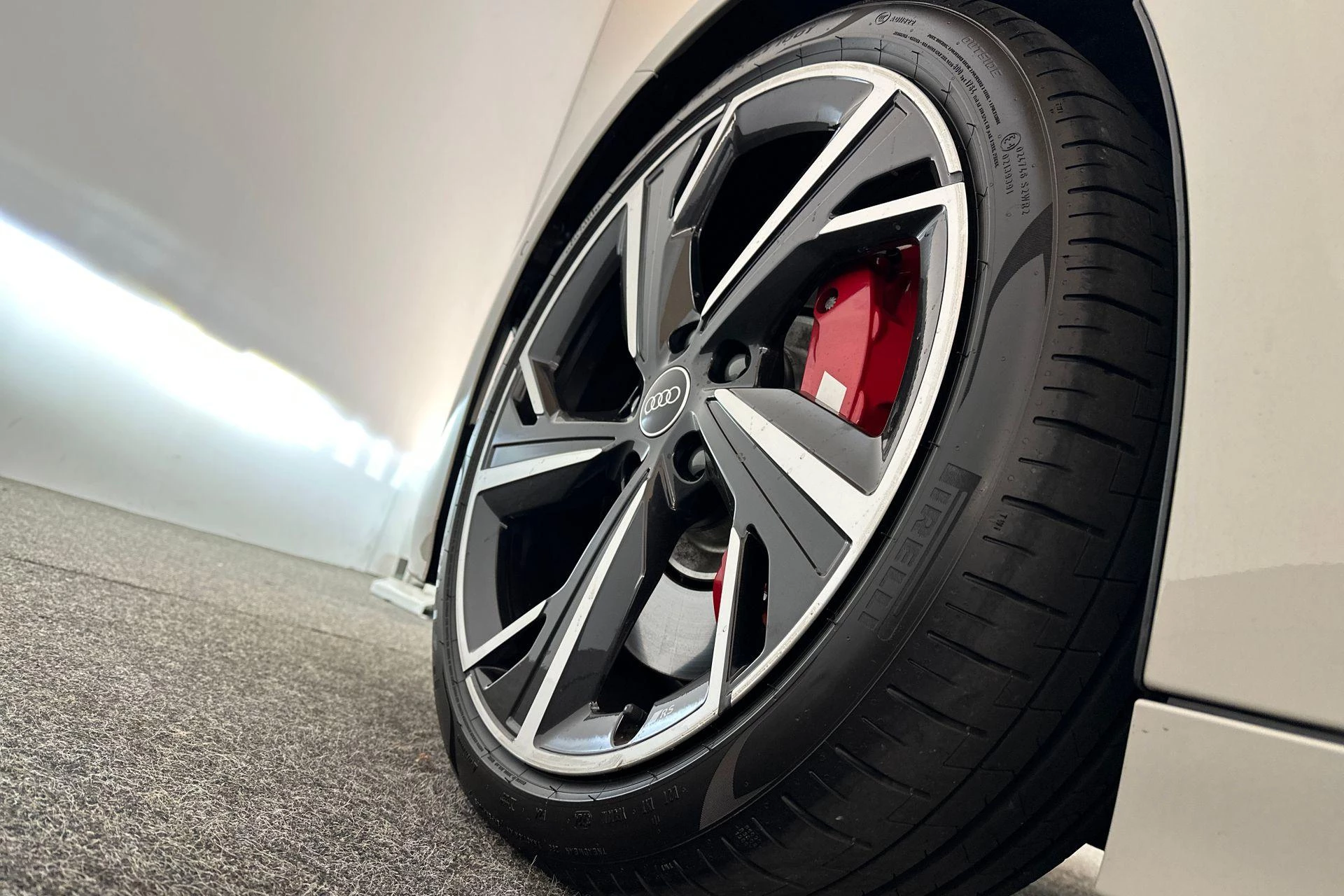 Hoofdafbeelding Audi A6 Avant e-tron