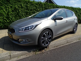 Hoofdafbeelding Kia Ceed Kia Ceed 1.6 GDI BUSINESS P-Navi-Stw verw-Cruise-Blth-Media-Pdc-Cam