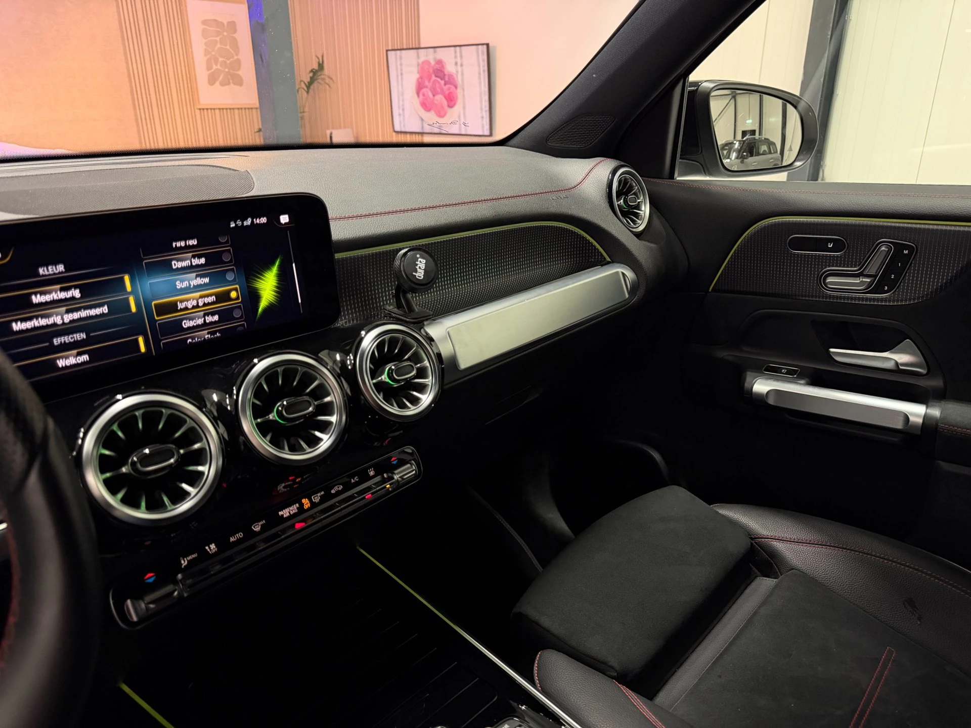 Hoofdafbeelding Mercedes-Benz EQB