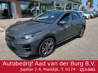Hoofdafbeelding Kia XCeed XCeed 1.6 PHEV Luxe uitvoering  Nieuwe Type & Logo 18 inch Velgen , Stoel Verwarming , Key Less entry , Dodehoek detectie , Electr. Stoel met geheugen , Elect achterklep , Navi - Camera , Parkeerhulp voo & achter, Priveglas