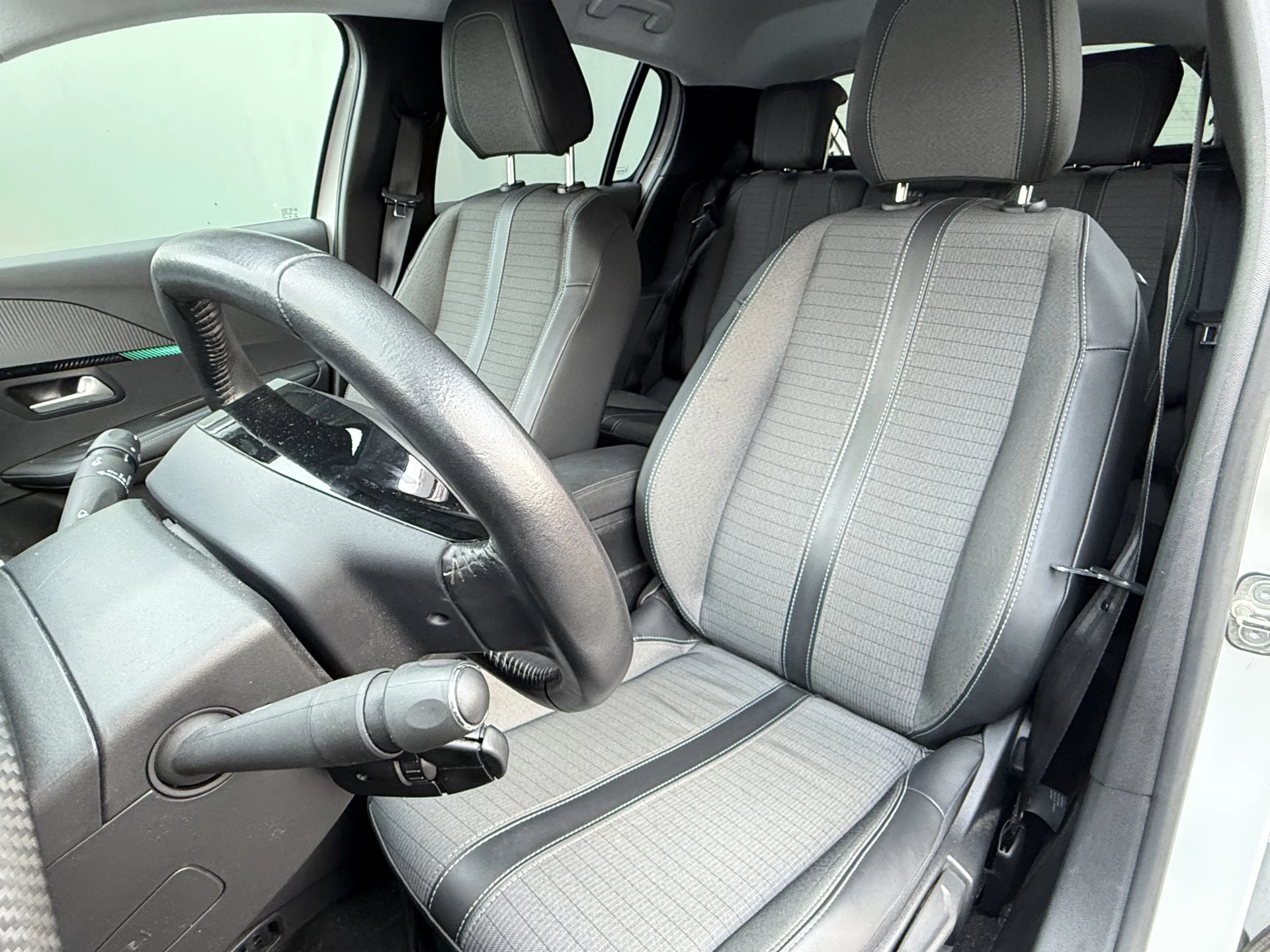 Hoofdafbeelding Peugeot e-208