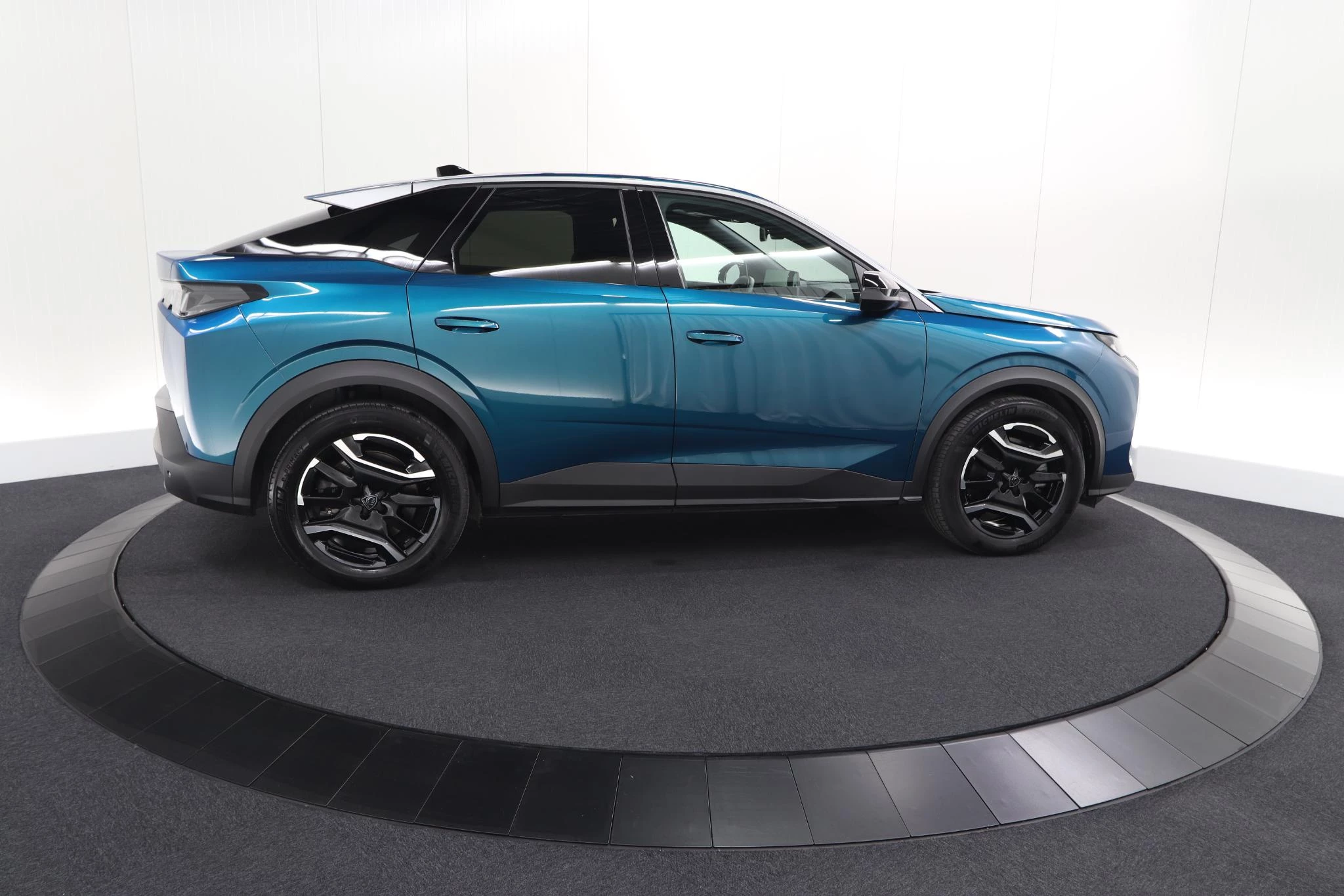 Hoofdafbeelding Peugeot e-3008