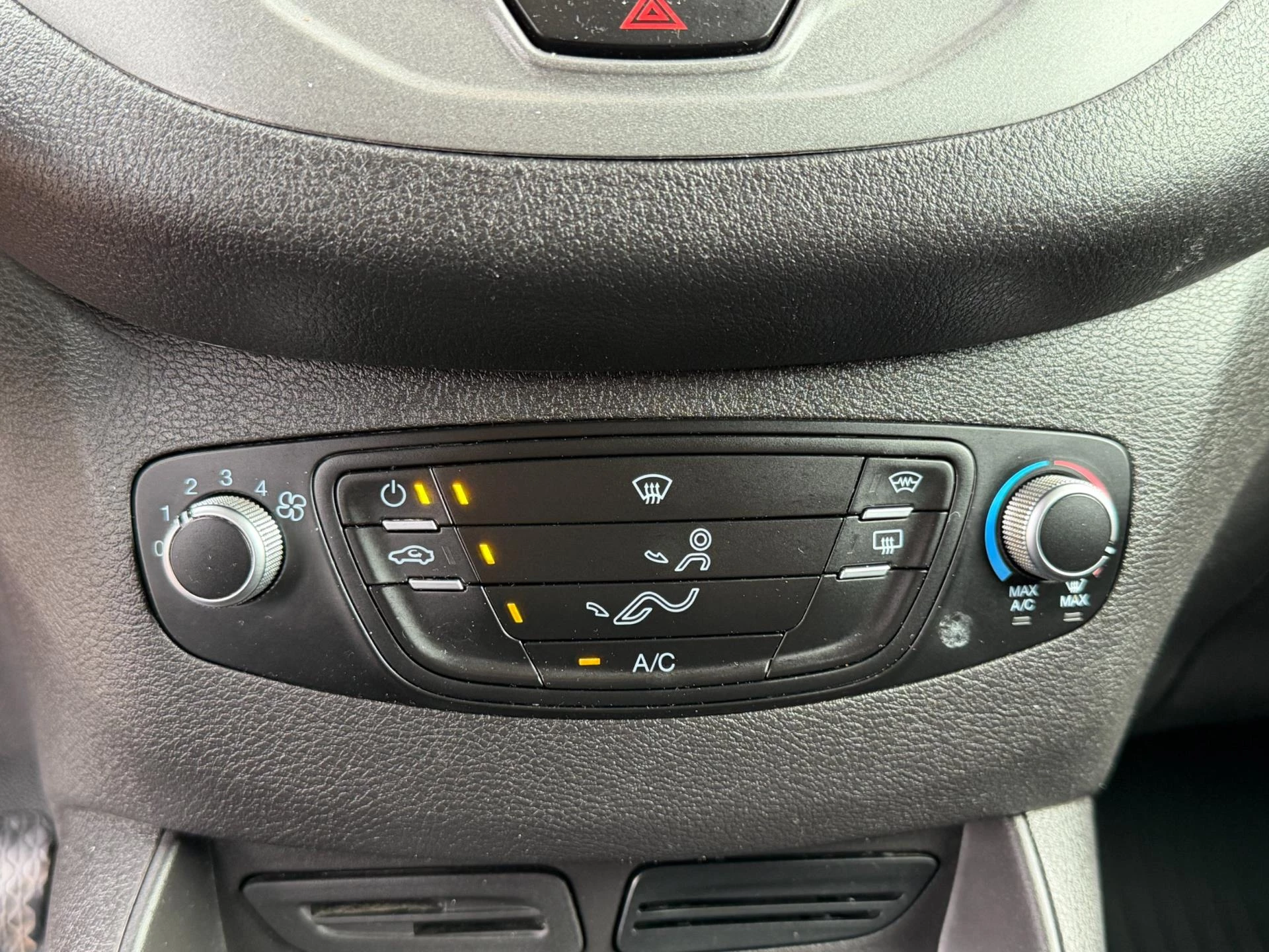 Hoofdafbeelding Ford Transit Courier