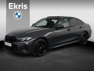 BMW 3-serie 320e BMW 320e Sedan M Sport | Glazen Schuif-/kanteldak | Trekhaak Elektrisch | Harman Kardon | Active Cruise Control | Stoelverwarming | 19" M Dubbelspaak