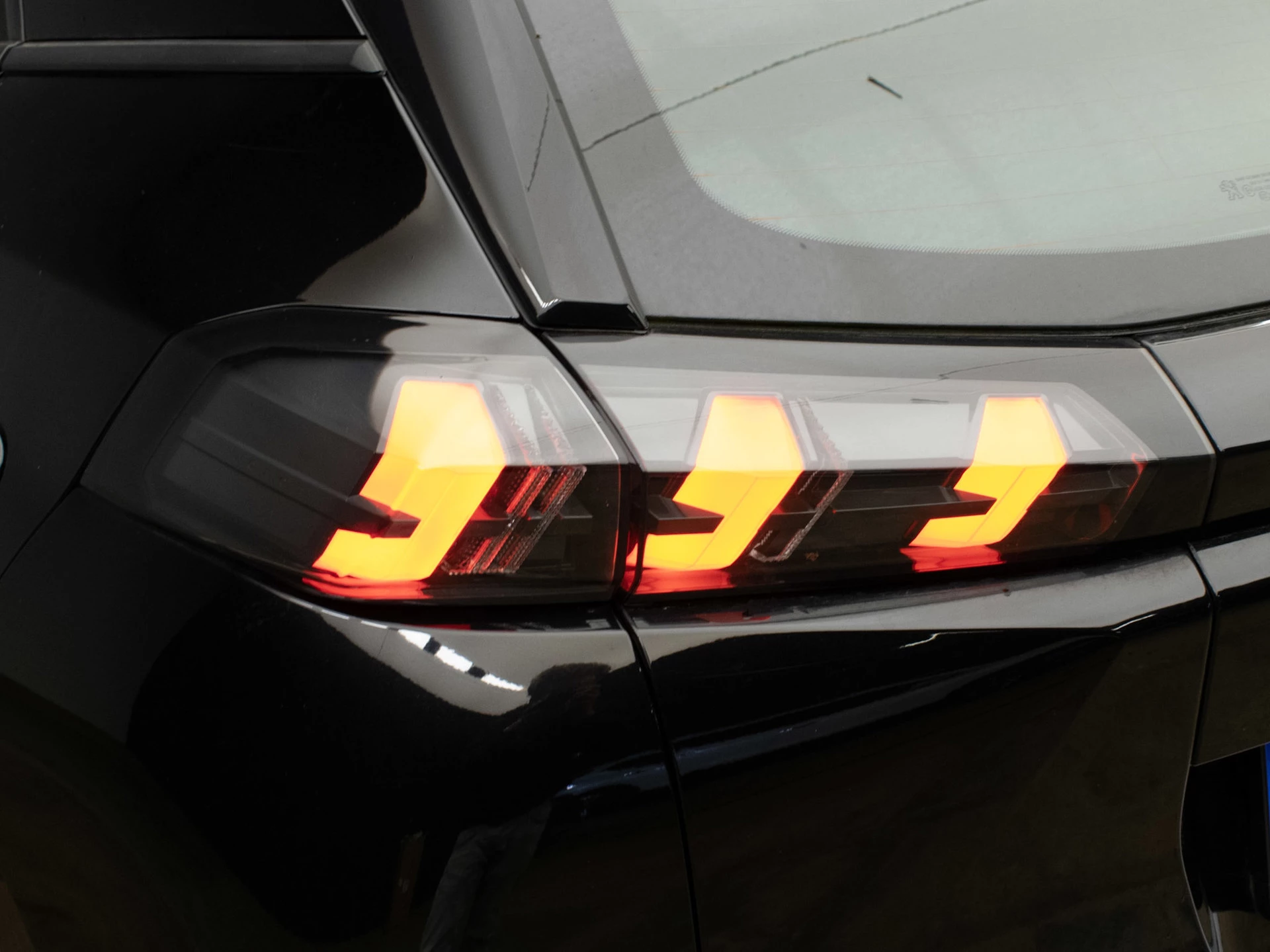 Hoofdafbeelding Peugeot e-2008