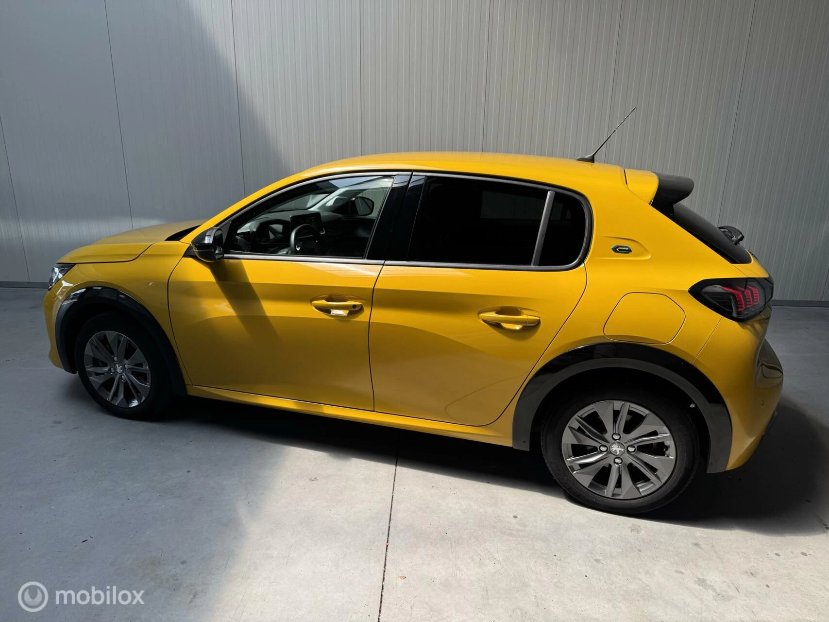 Hoofdafbeelding Peugeot e-208