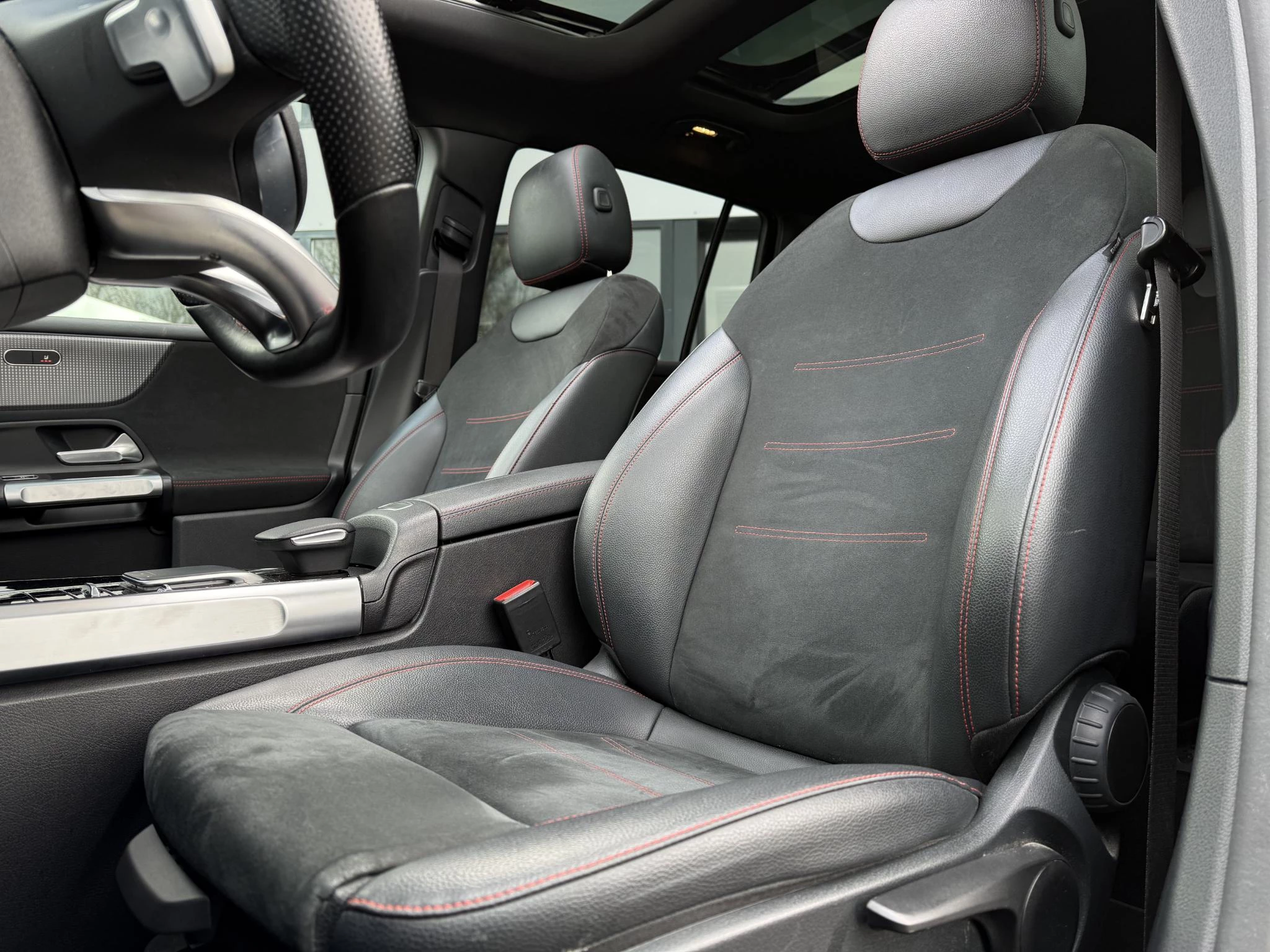 Hoofdafbeelding Mercedes-Benz EQB