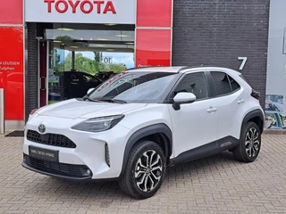 Toyota Yaris Cross 1.5 HYBRID 130 DYNAMIC COMFORT PACK NIEUW DIRECT LEVERBAAR STOEL- STUUR- EN VOORRUITVERWARMING PDC BLIND SPOT