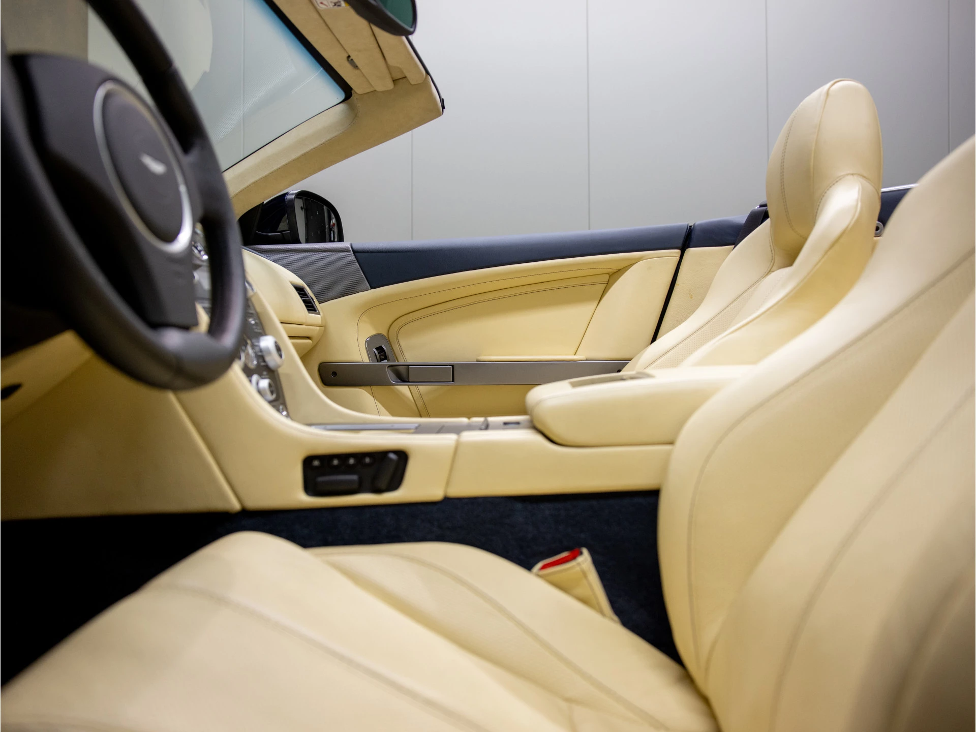 Hoofdafbeelding Aston Martin DB9