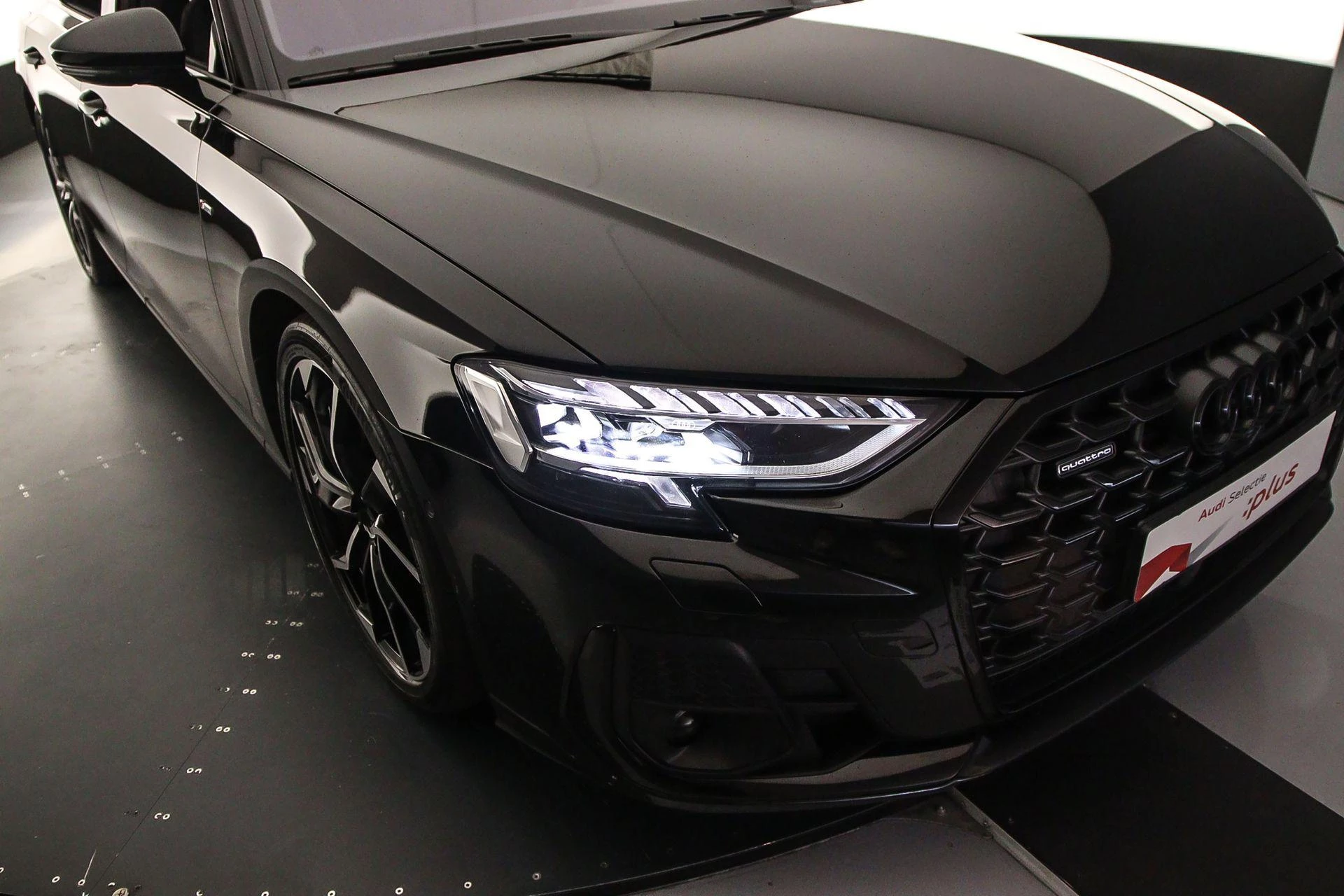 Hoofdafbeelding Audi A8