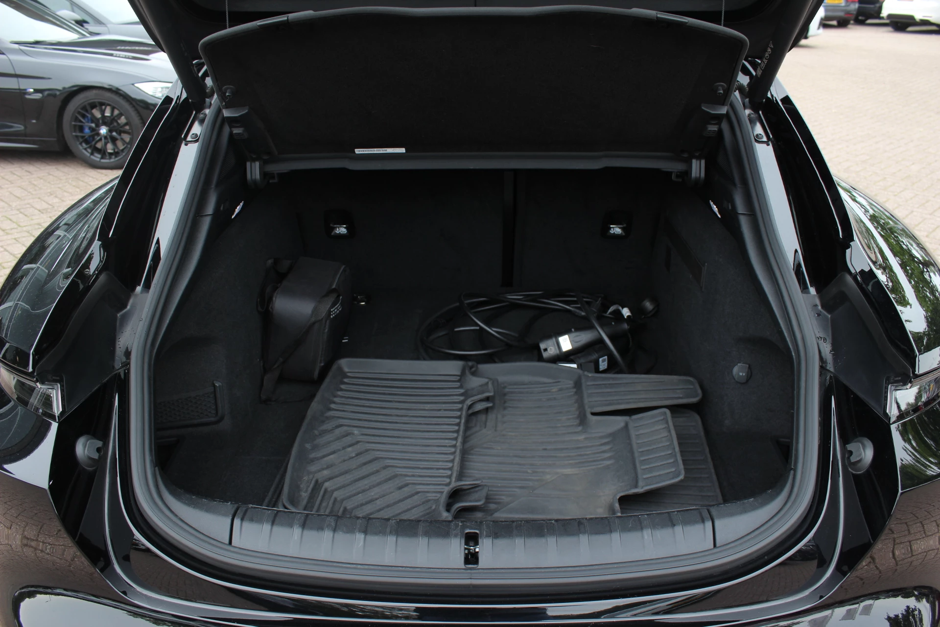 Hoofdafbeelding Porsche Taycan