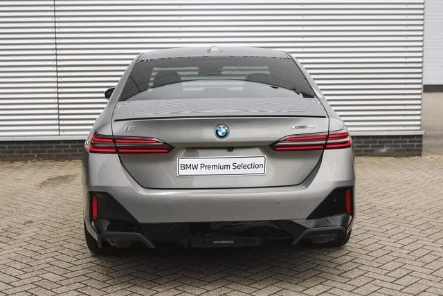 Hoofdafbeelding BMW i5