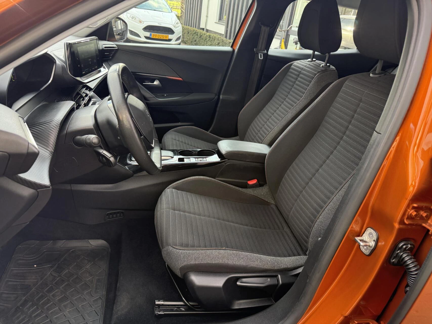 Hoofdafbeelding Peugeot e-2008