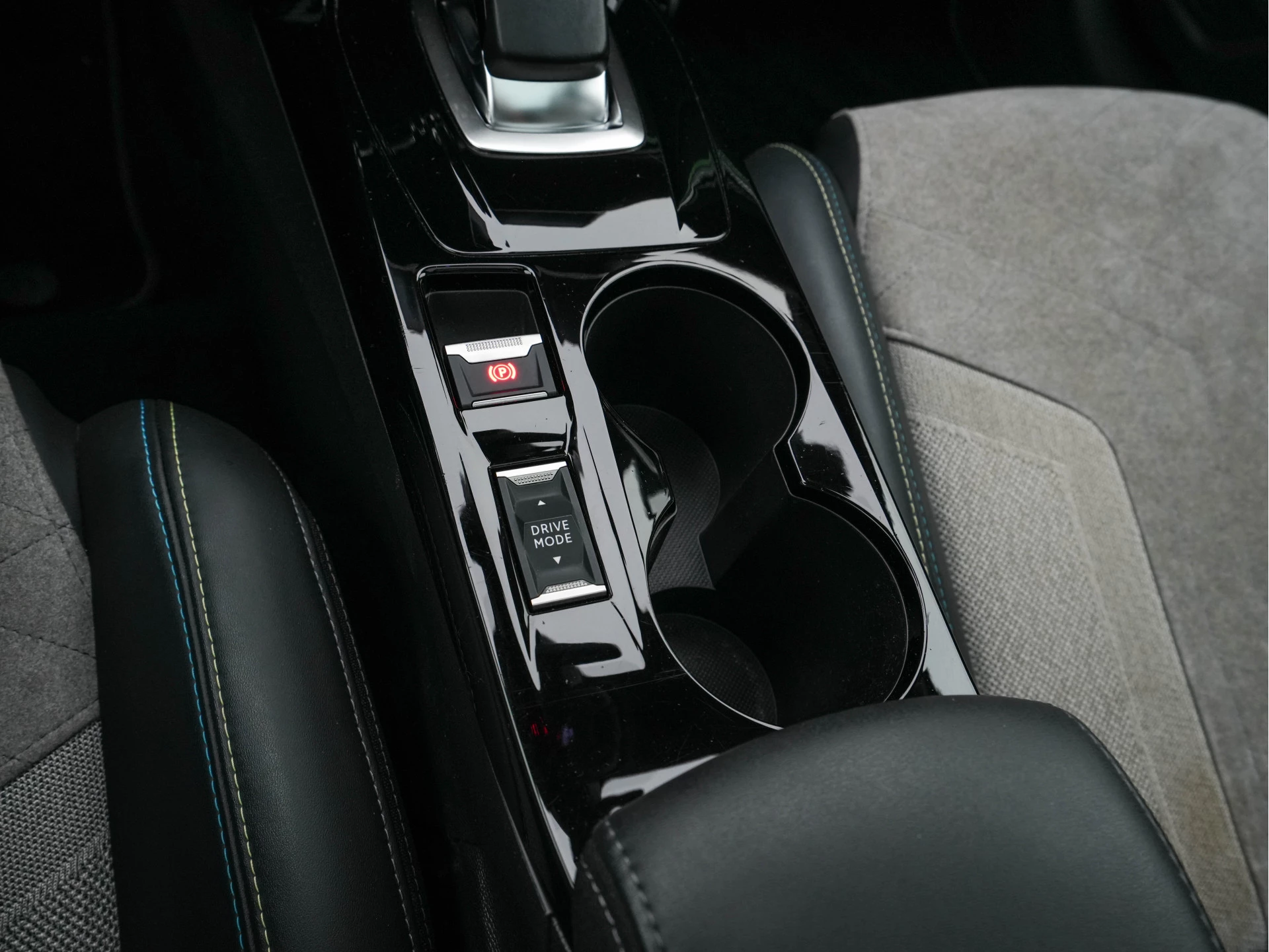 Hoofdafbeelding Peugeot e-208