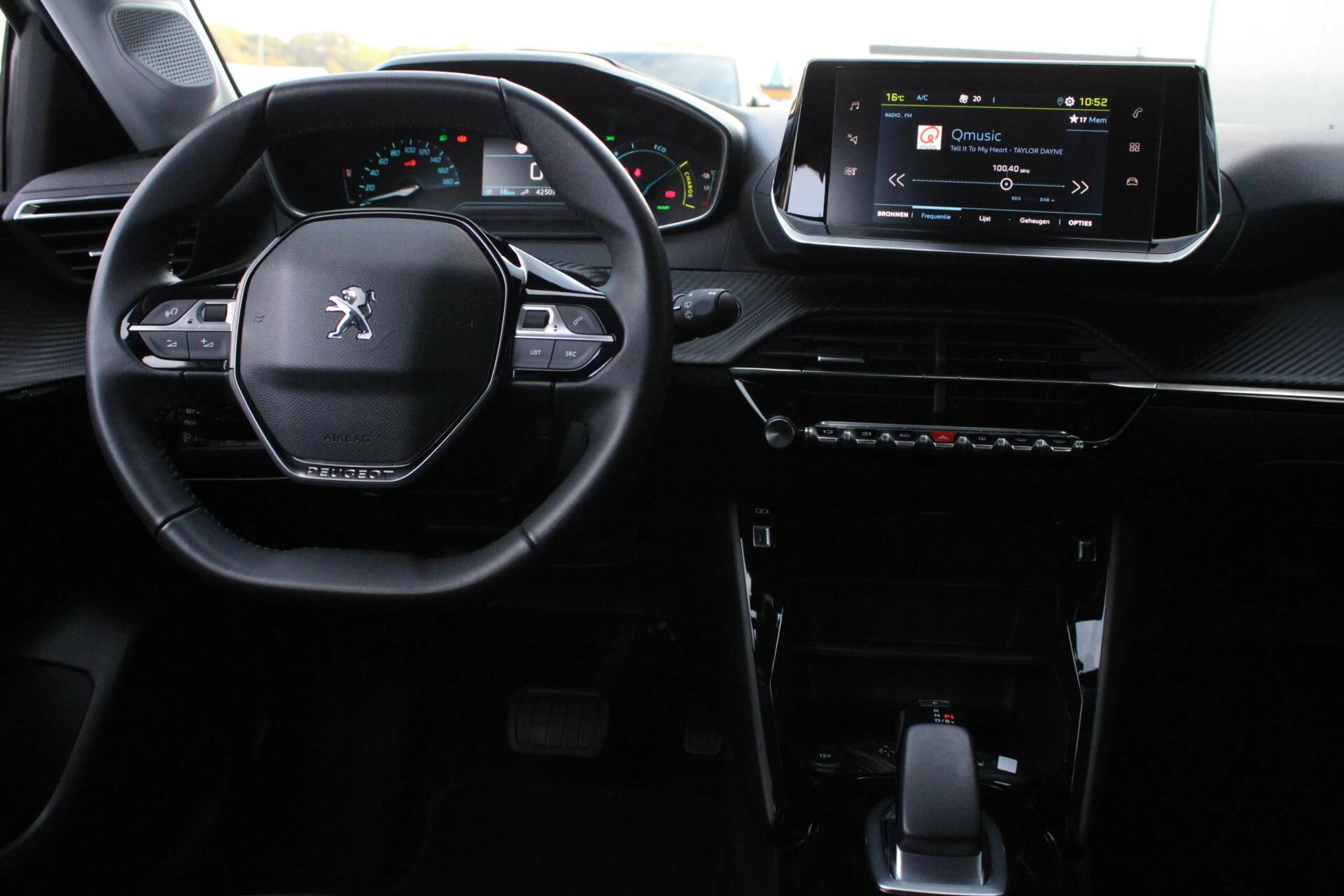 Hoofdafbeelding Peugeot e-208