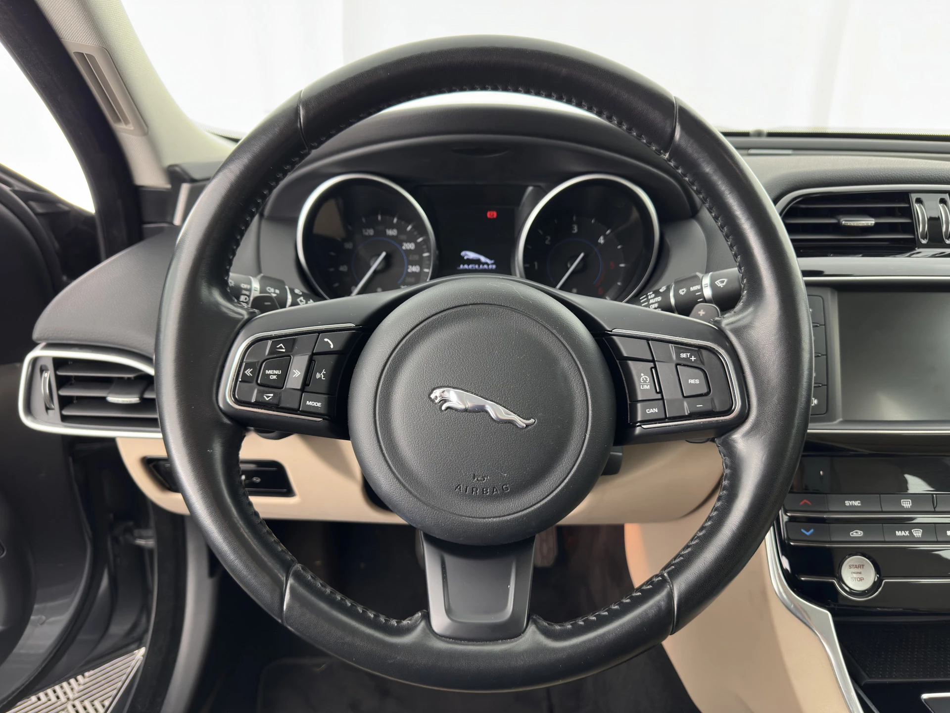 Hoofdafbeelding Jaguar XE