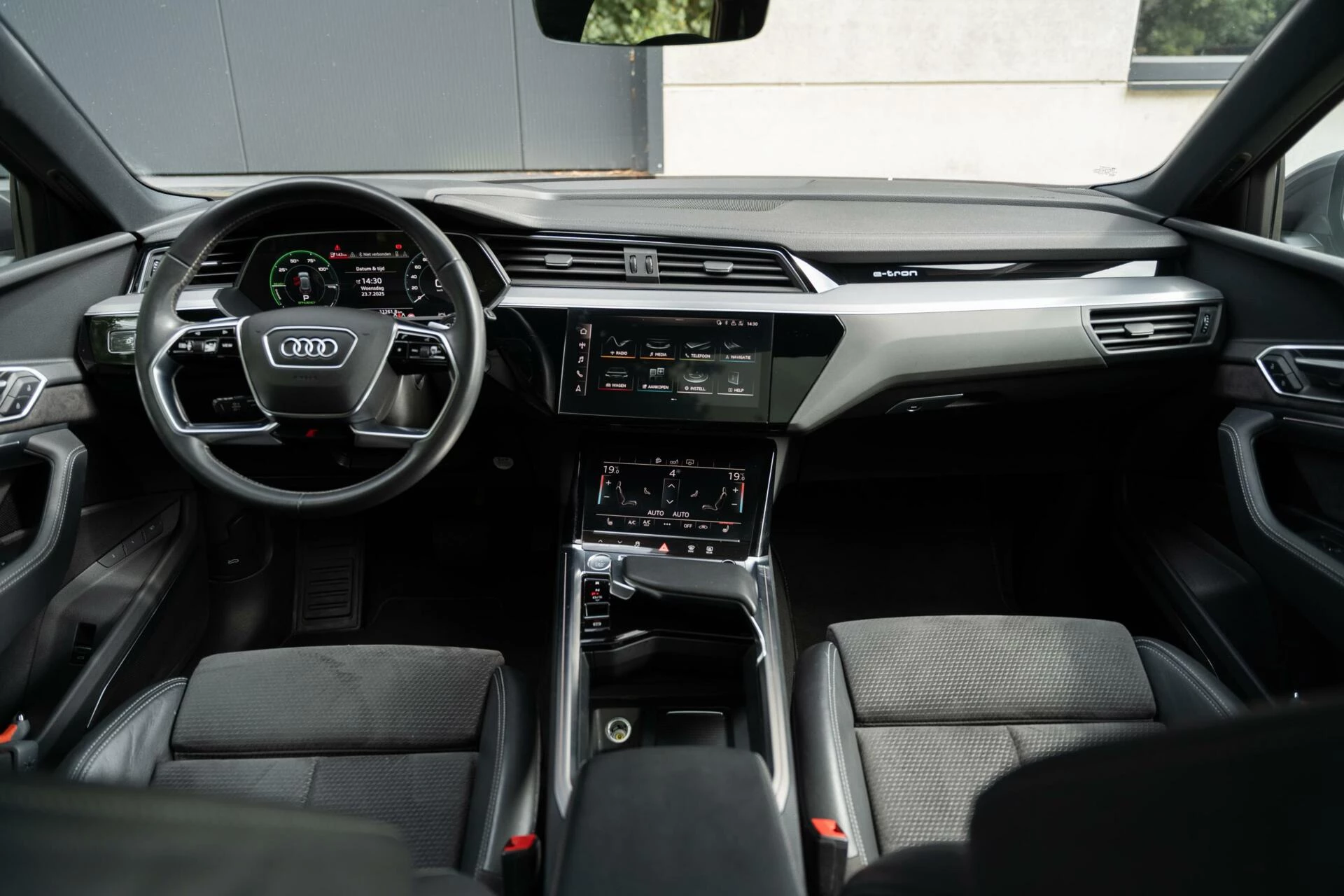 Hoofdafbeelding Audi e-tron