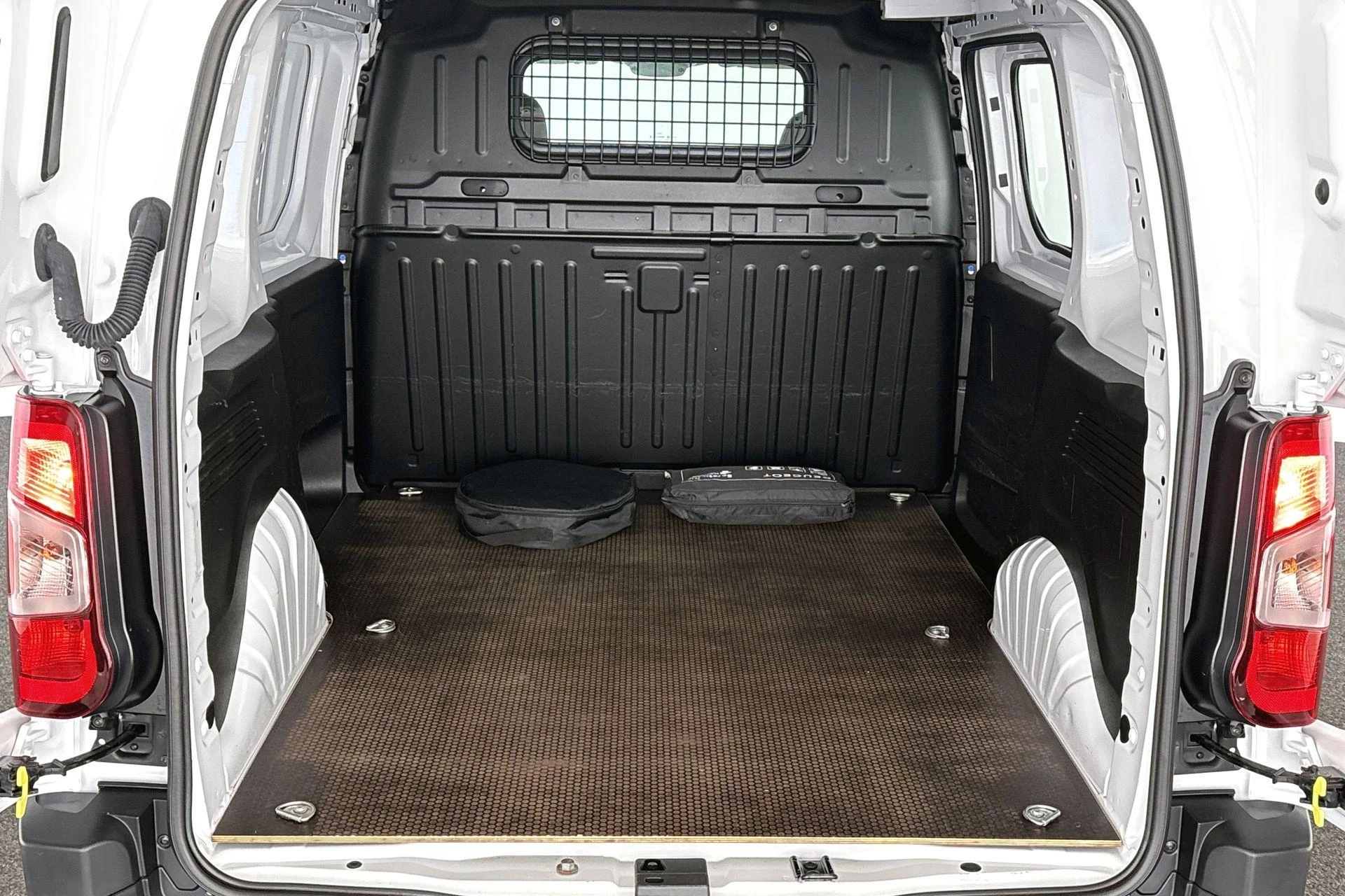 Hoofdafbeelding Peugeot e-Partner