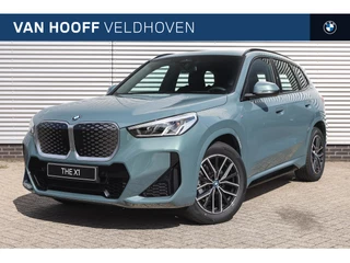 BMW iX1 eDrive20 M Sport / Sportstoelen / Achteruitrijcamera / M Adaptief onderstel / Head-Up / Stuurverwarming / Parking Assistant