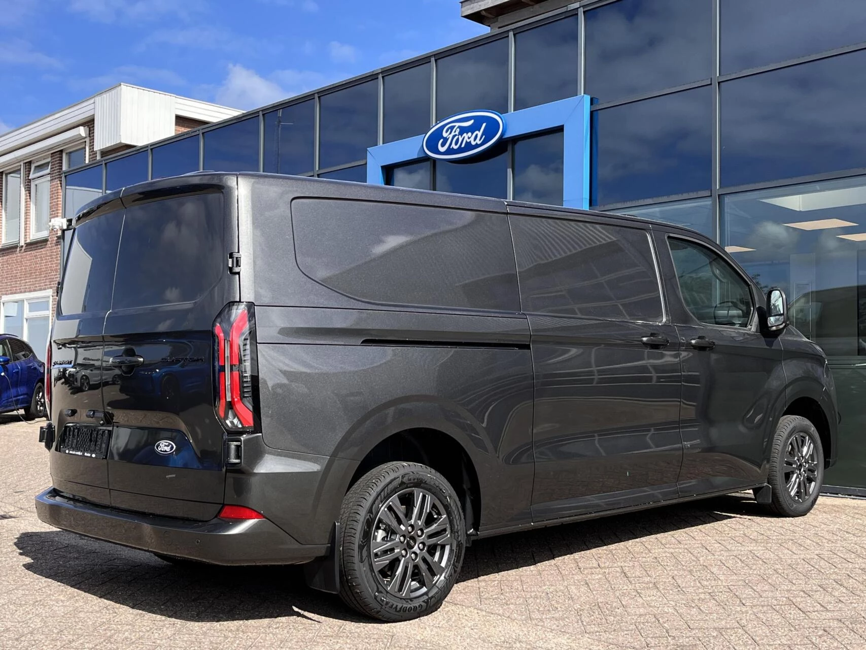Hoofdafbeelding Ford E-Transit Custom