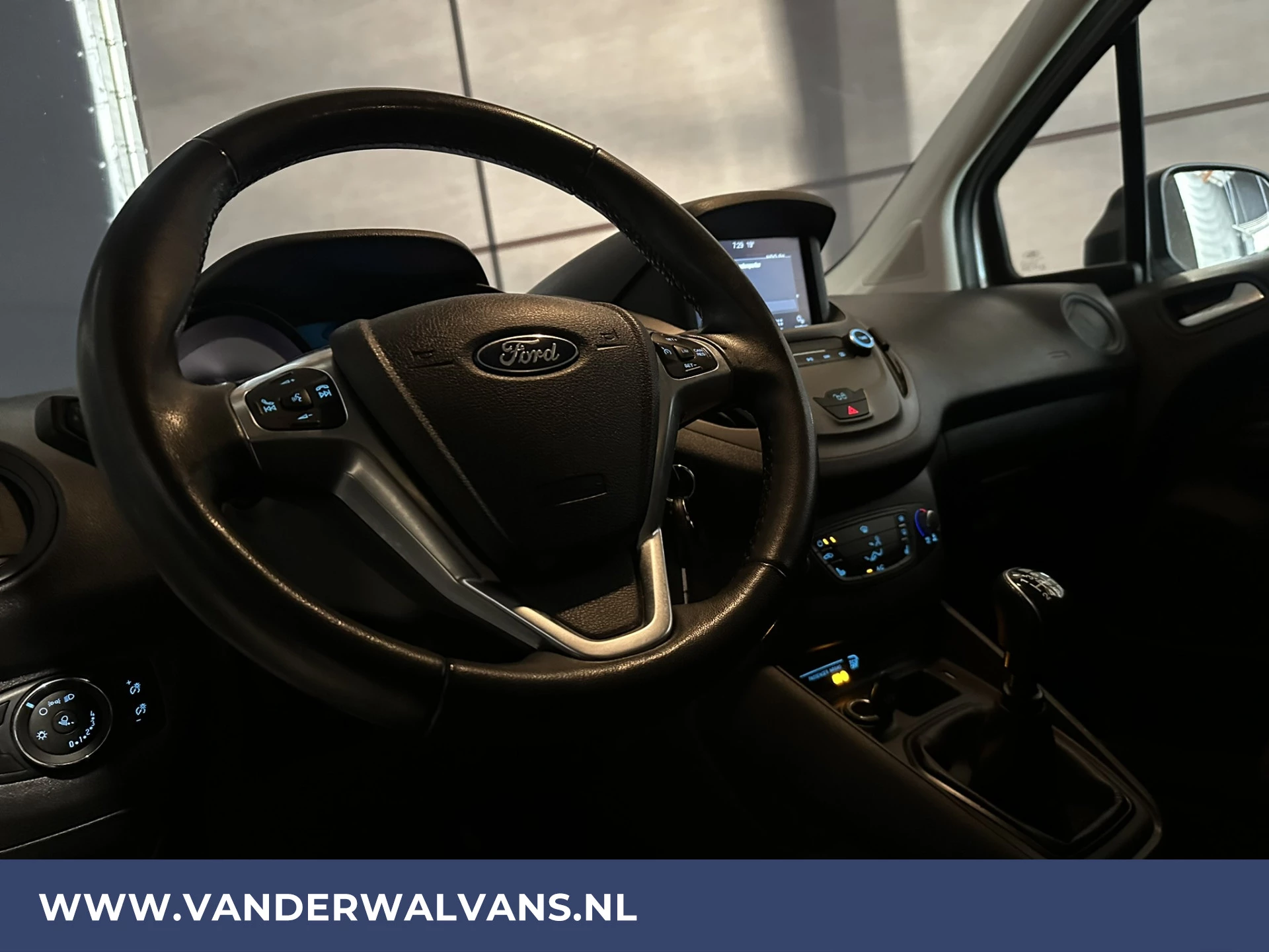 Hoofdafbeelding Ford Transit Courier