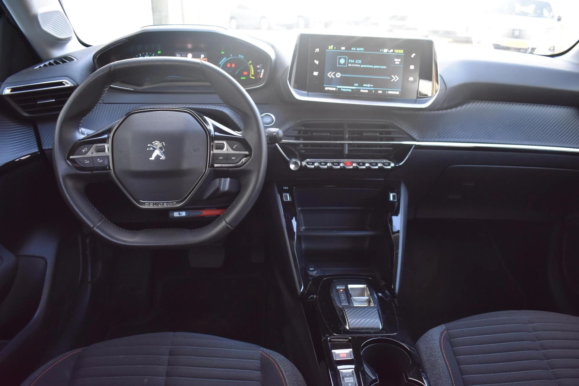 Hoofdafbeelding Peugeot e-208