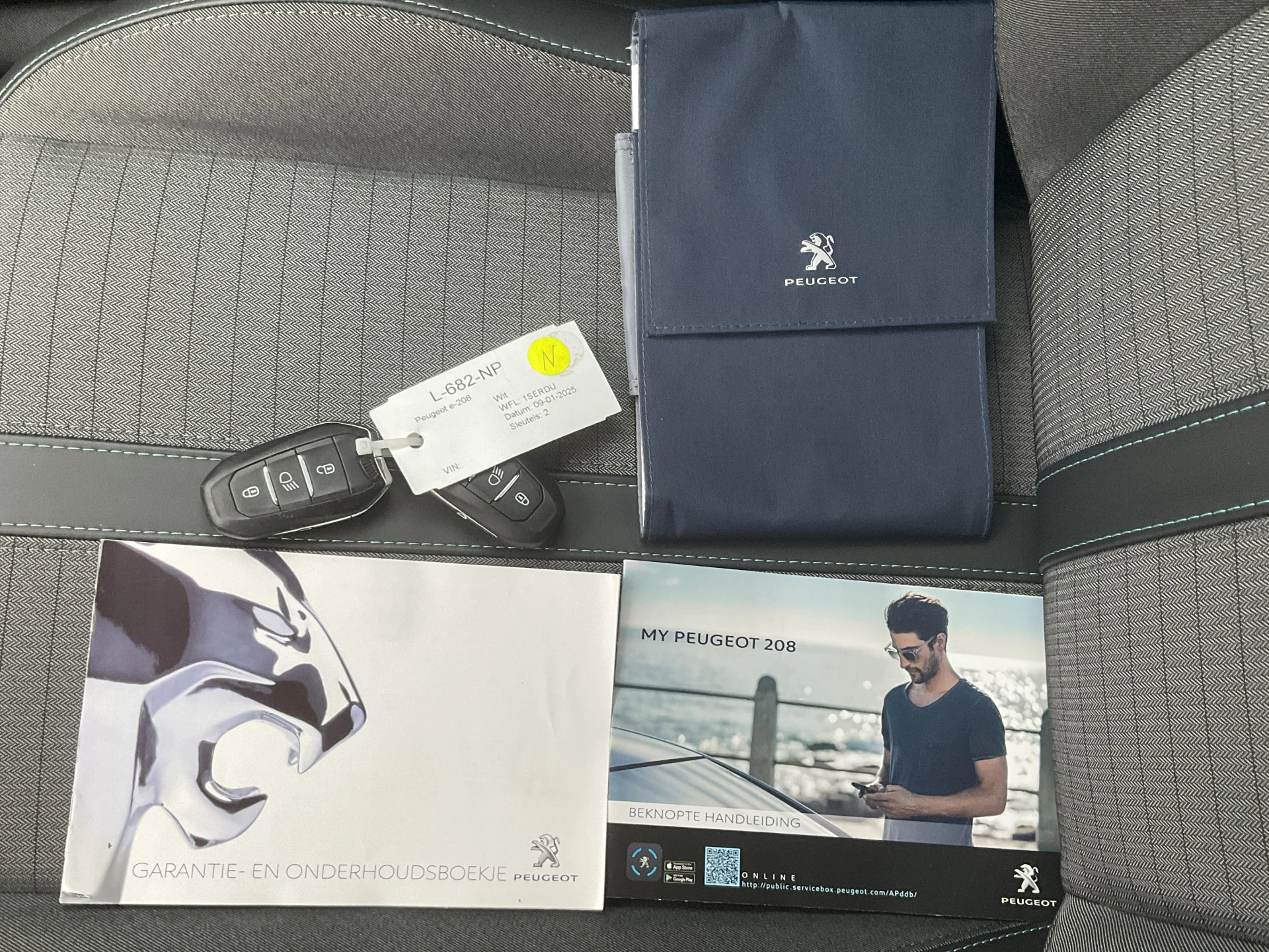 Hoofdafbeelding Peugeot e-208
