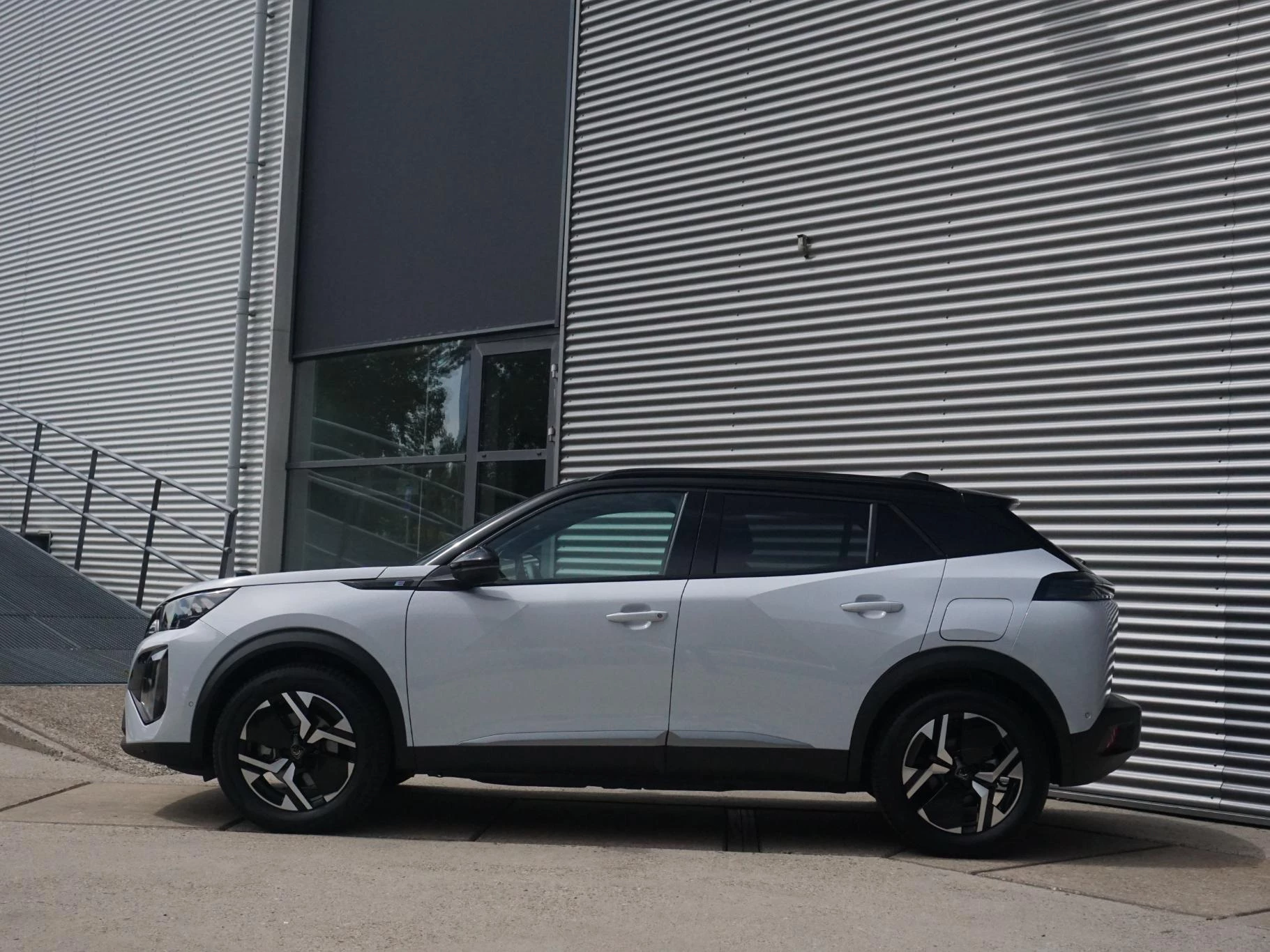 Hoofdafbeelding Peugeot e-2008